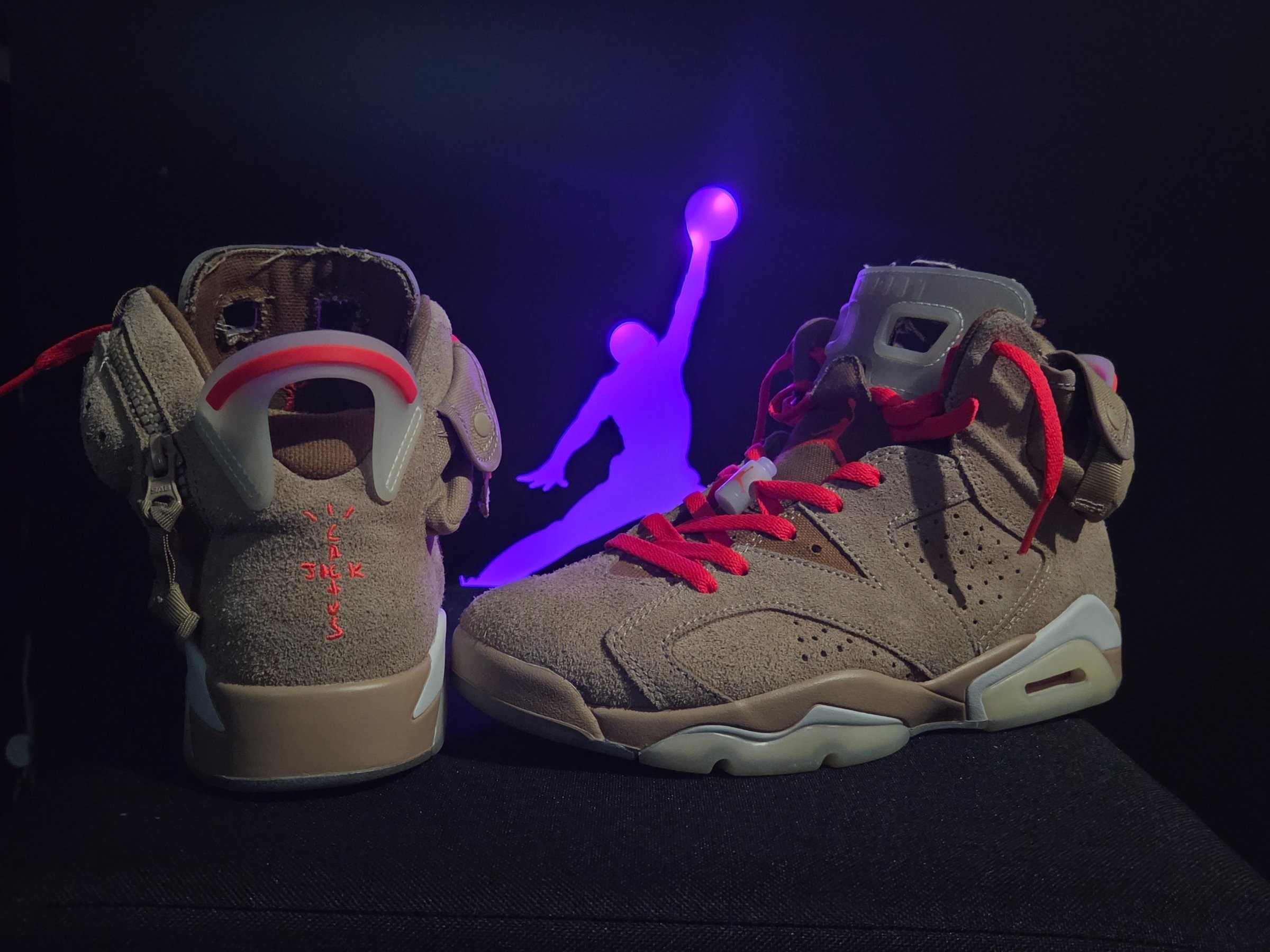 Photo de Air Jordan 6 Retro SP Medium Olive/Infrared-Black (Travis Scott)