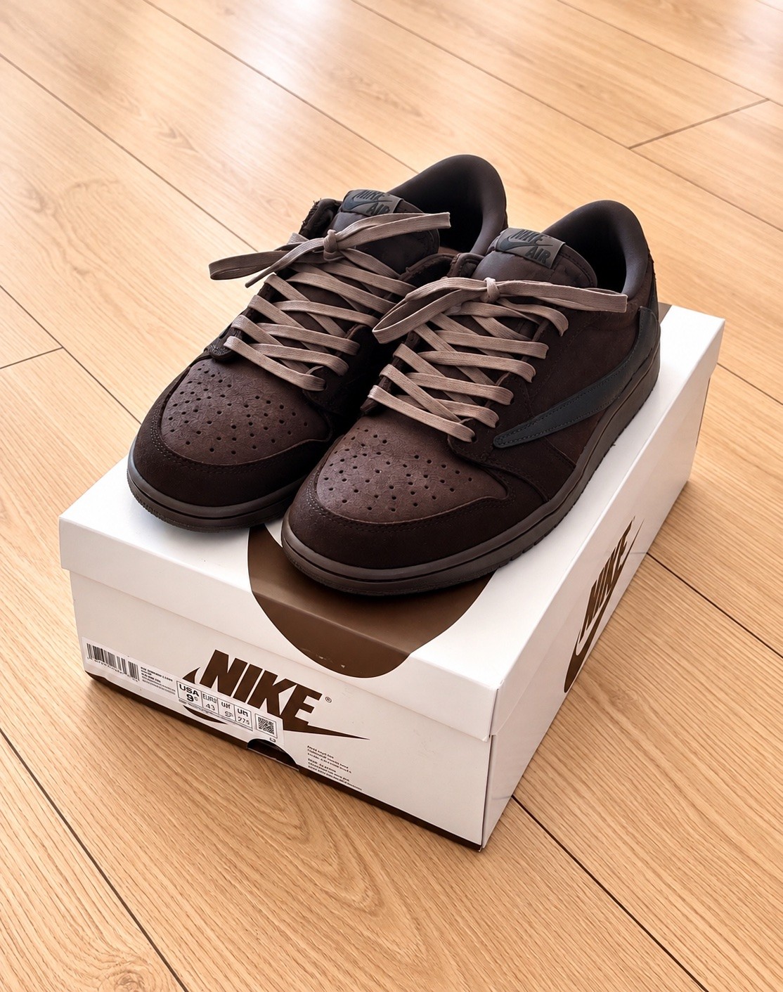 Photo de Jordan 1 Retro Low OG SP Travis Scott Velvet Brown « Reverse Mocha »