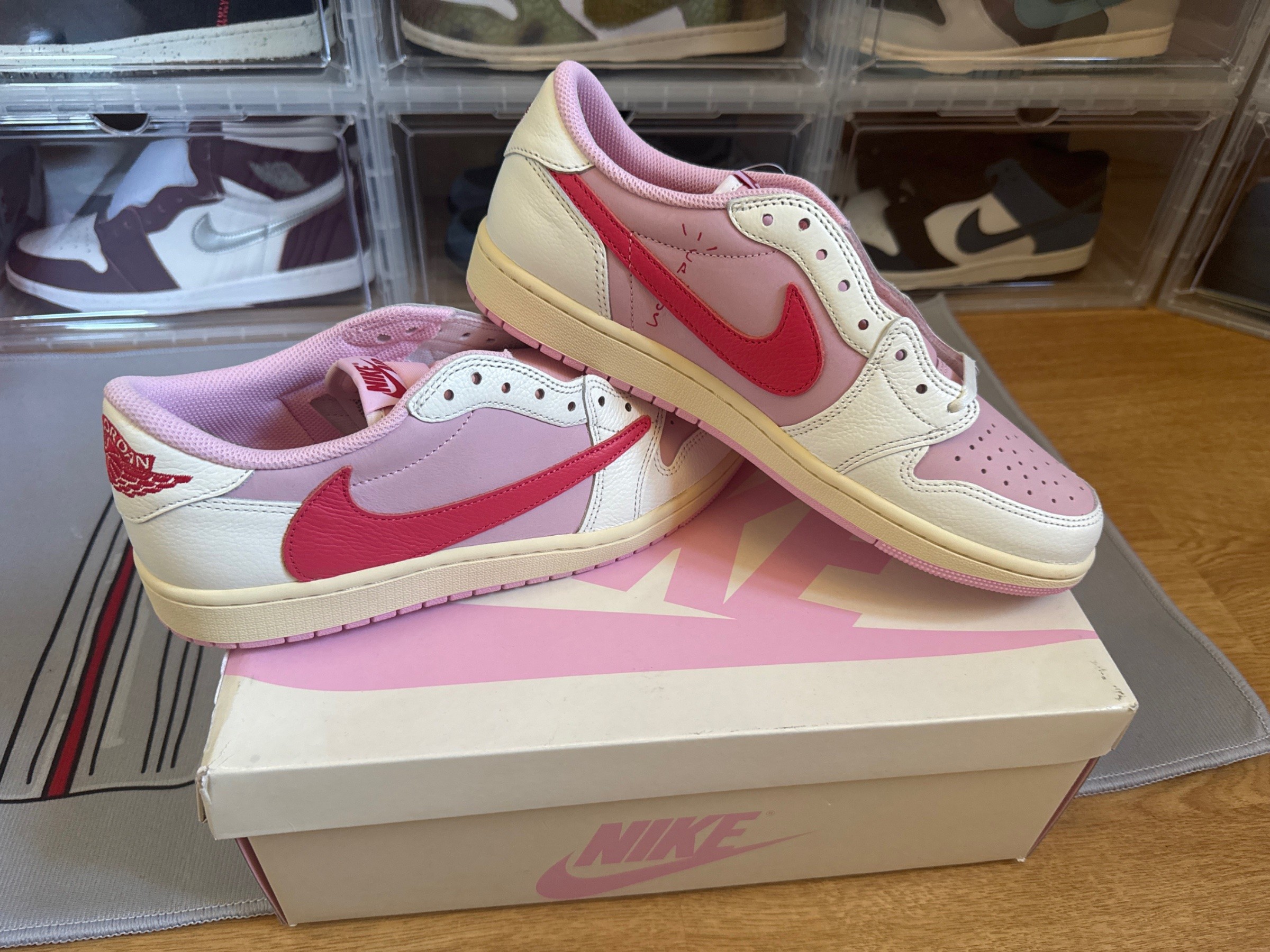 Photo de Air Jordan 1 Travis tropical pink Sail/tropical pink/muslin