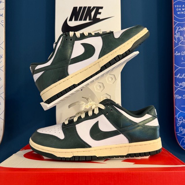 Photo de Nike Dunk Low White/Pro Green-Coconut Milk