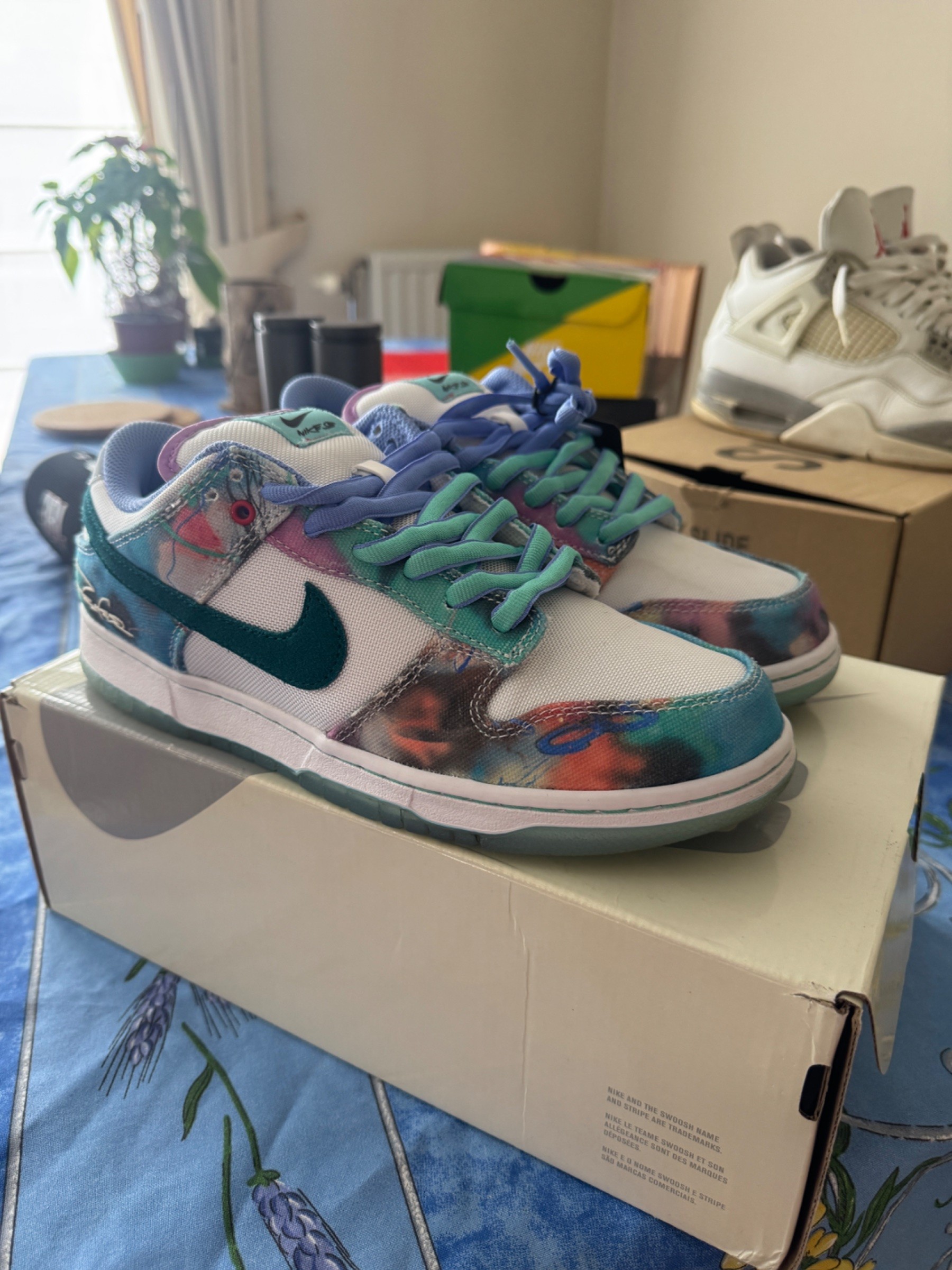 Photo de Nike Dunk Low SB White/Multi-Color Tie-Dye