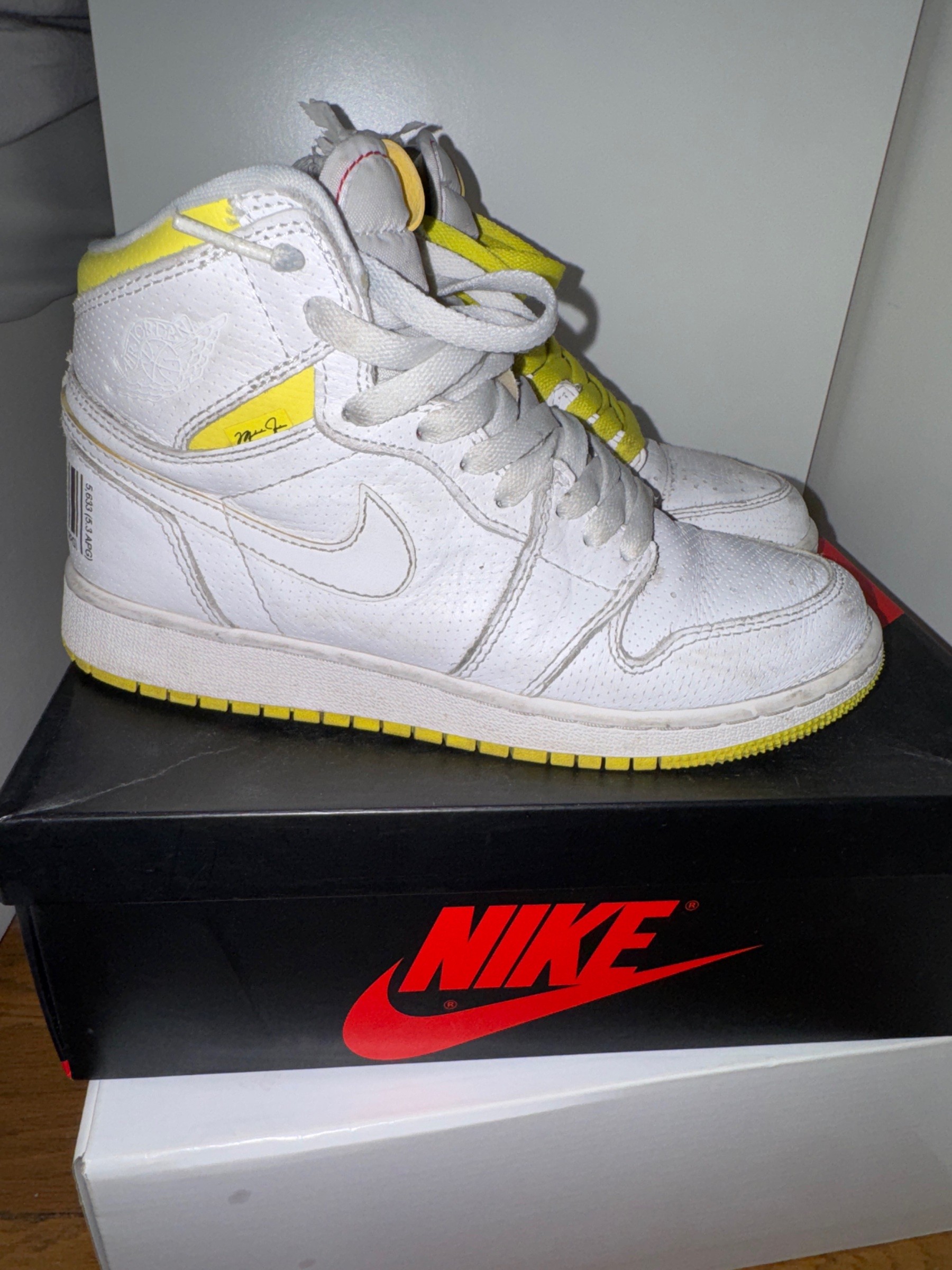 Photo de Air Jordan 1 Retro High OG GS White/Dynamic Yellow-Black (Light Bulb)