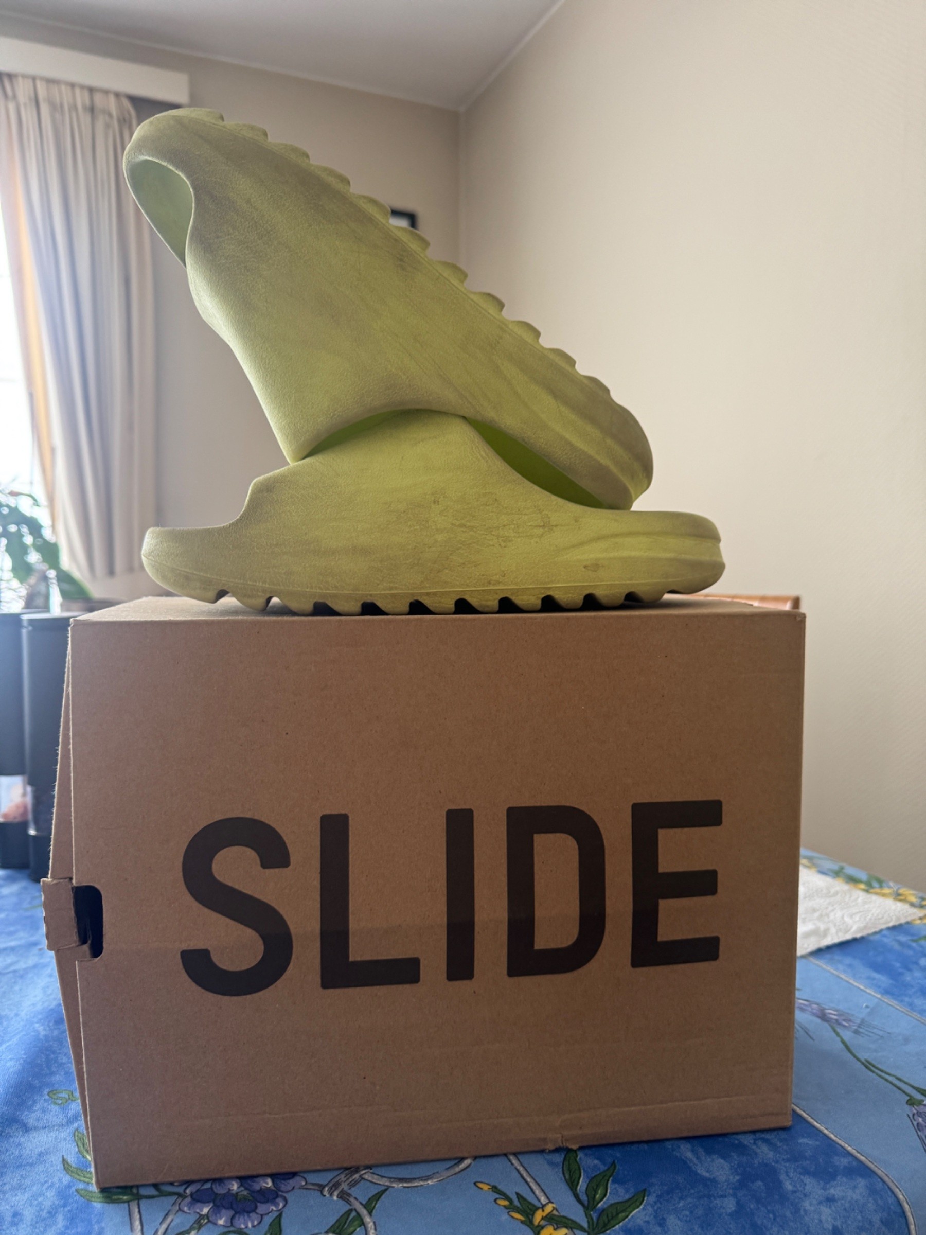 Photo de adidas Yeezy Slide Resin
