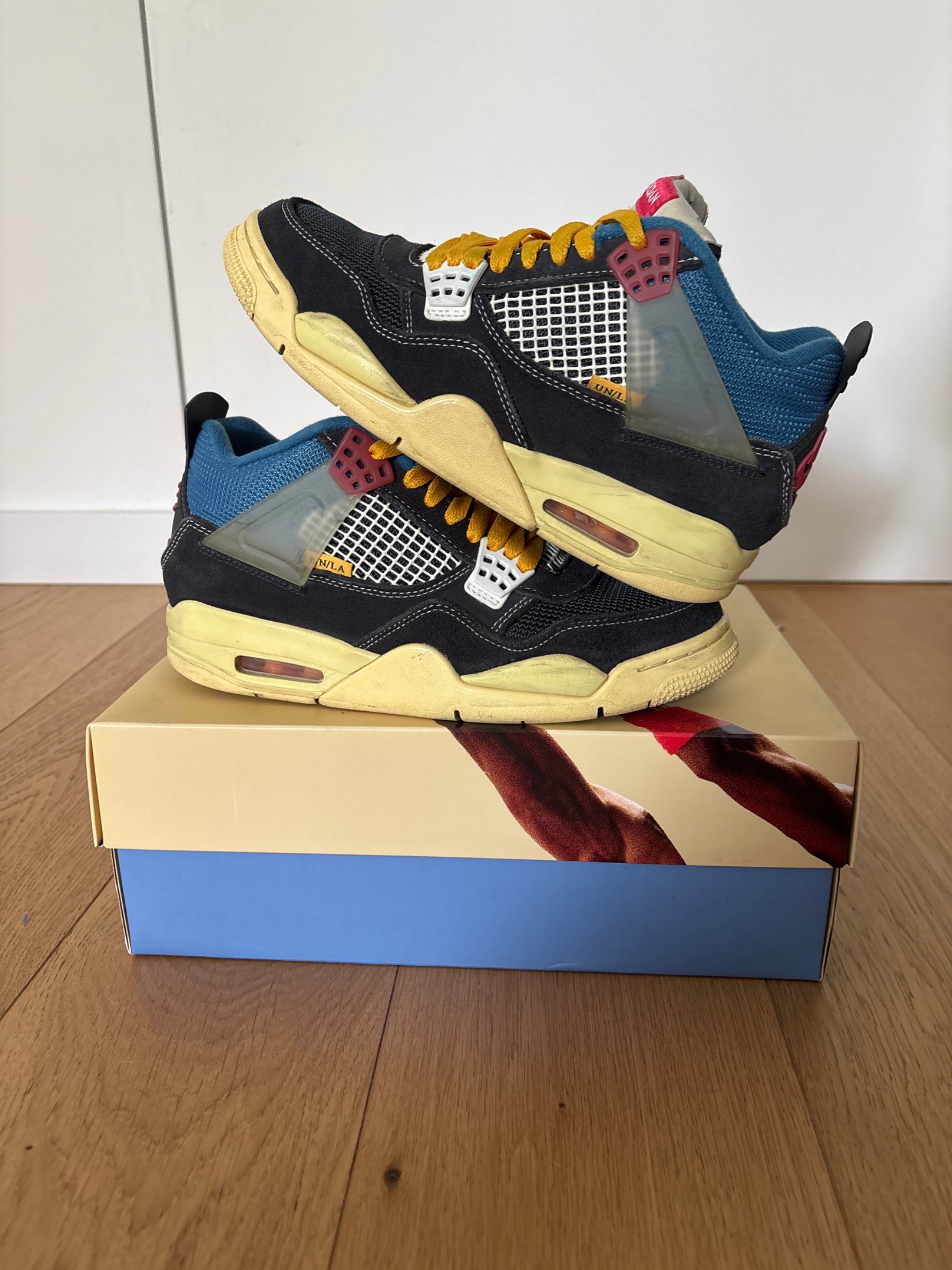 Photo de Air Jordan 4 Retro SP Off Noir/Lt Fusion Red (Union LA)