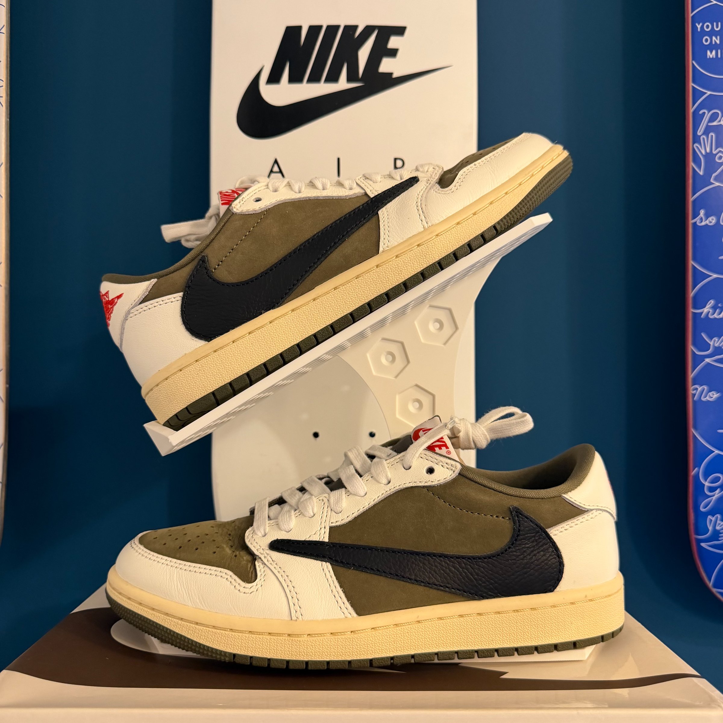 Photo de Jordan 1 Retro Low OG SP Travis Scott Medium Olive
