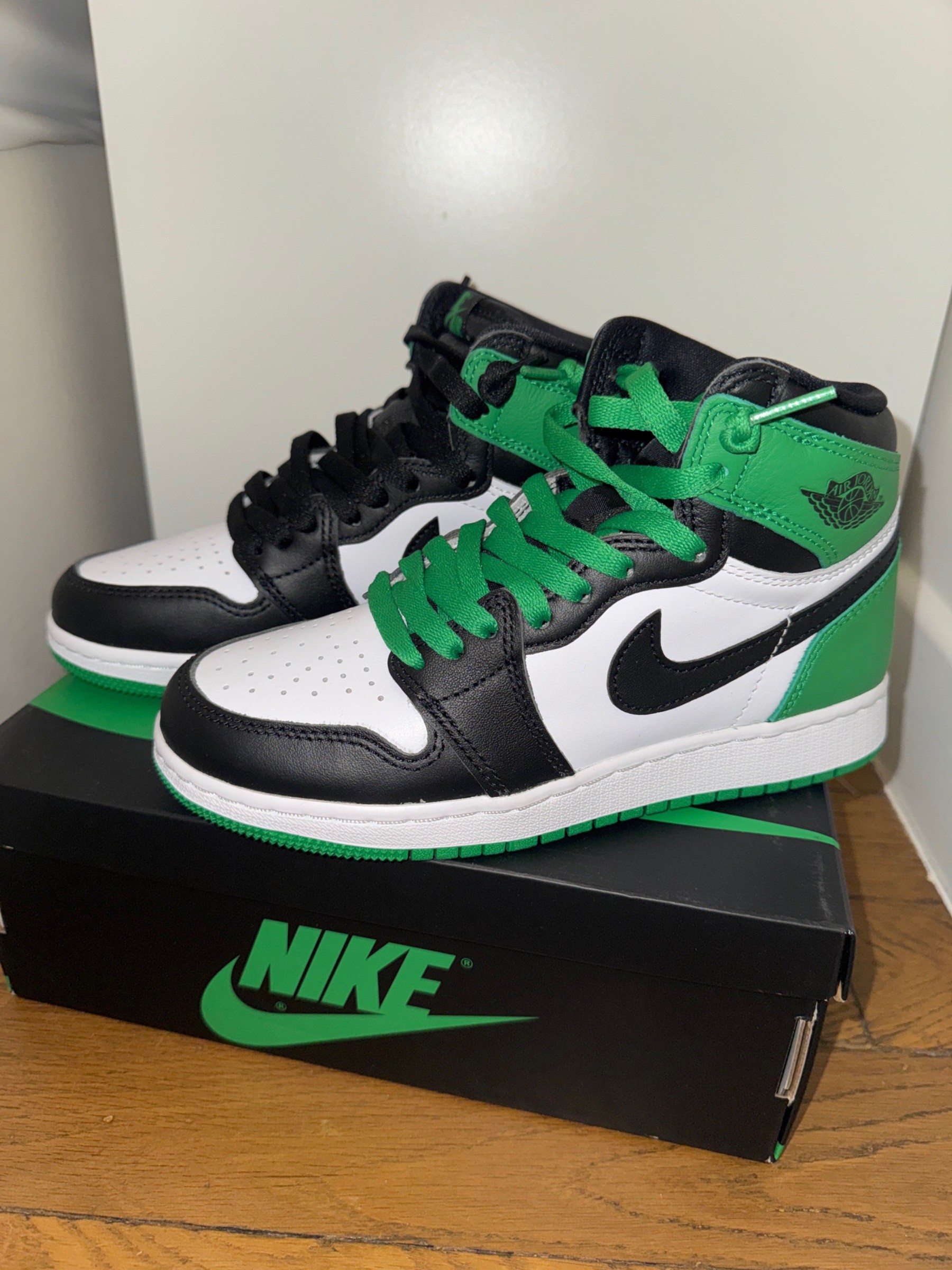 Photo de Air Jordan 1 Retro High OG GS Lucky Green/Black/White