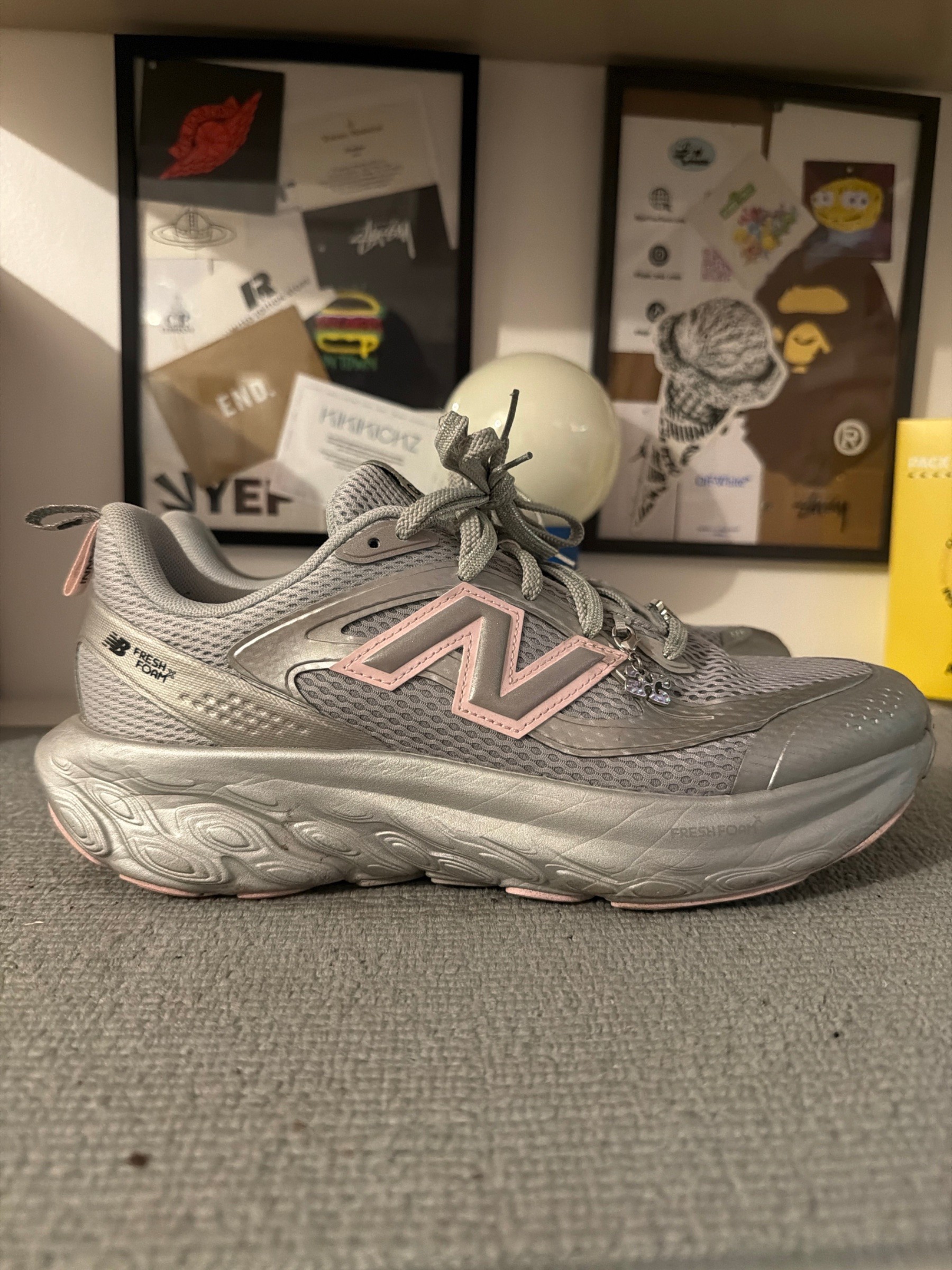 Photo de New Balance Fresh Foam Trainer GANNI Silver Metallic Silver Metallic/Grey/Pink