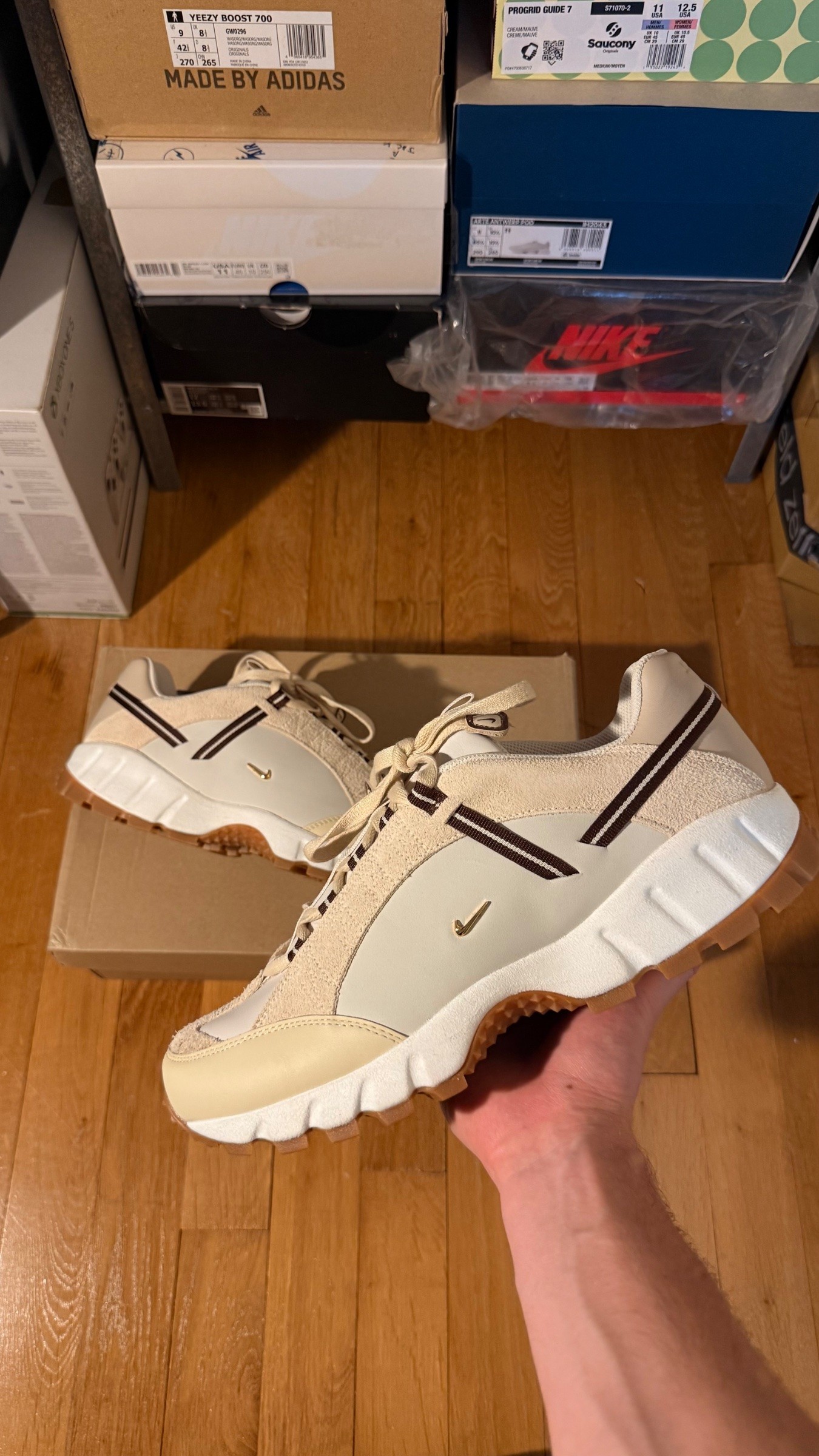 Photo de Nike Air Humara LX Light Bone/Gold-Sail