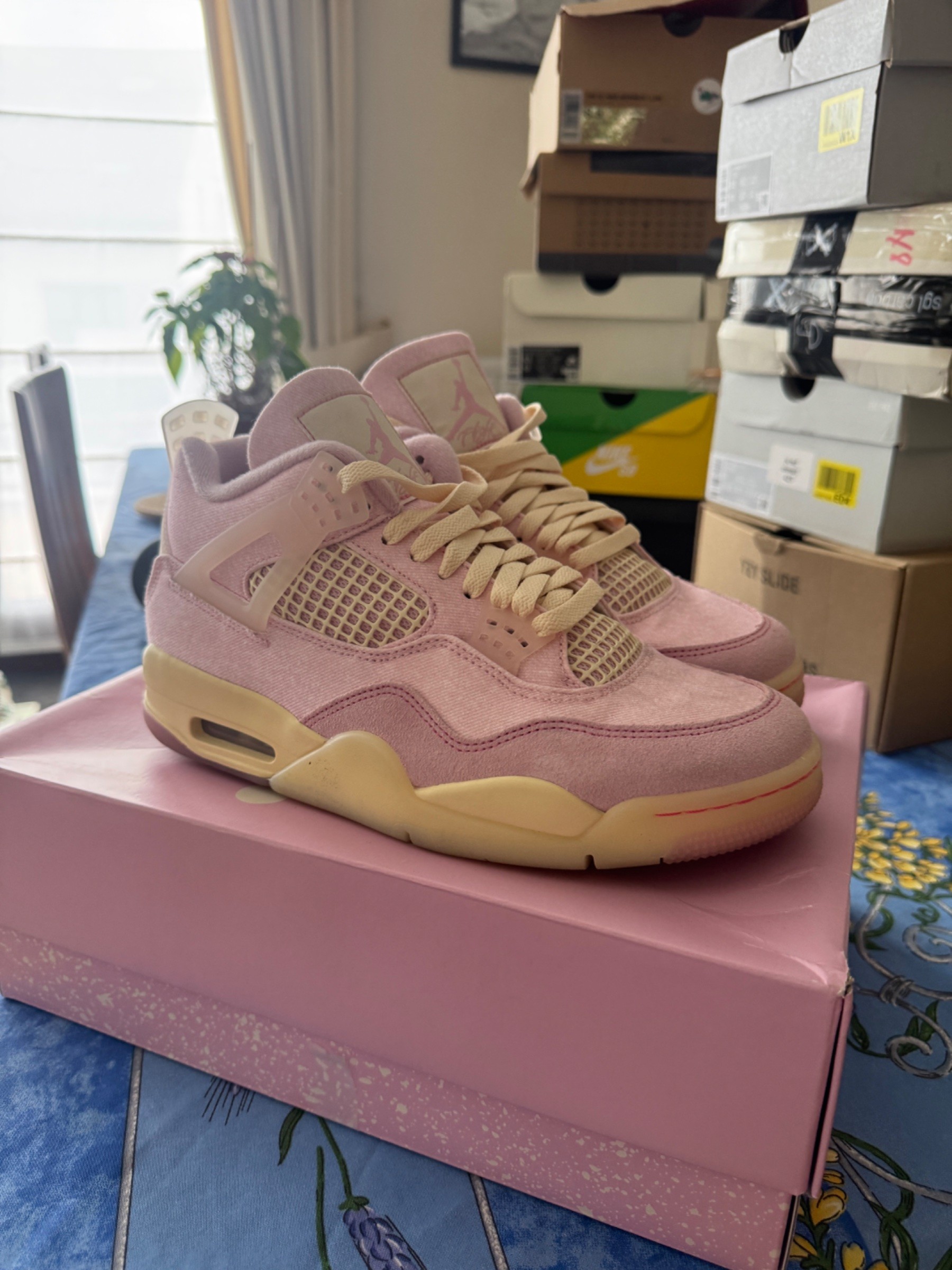 Photo de Air Jordan 4 Retro Pink Suede