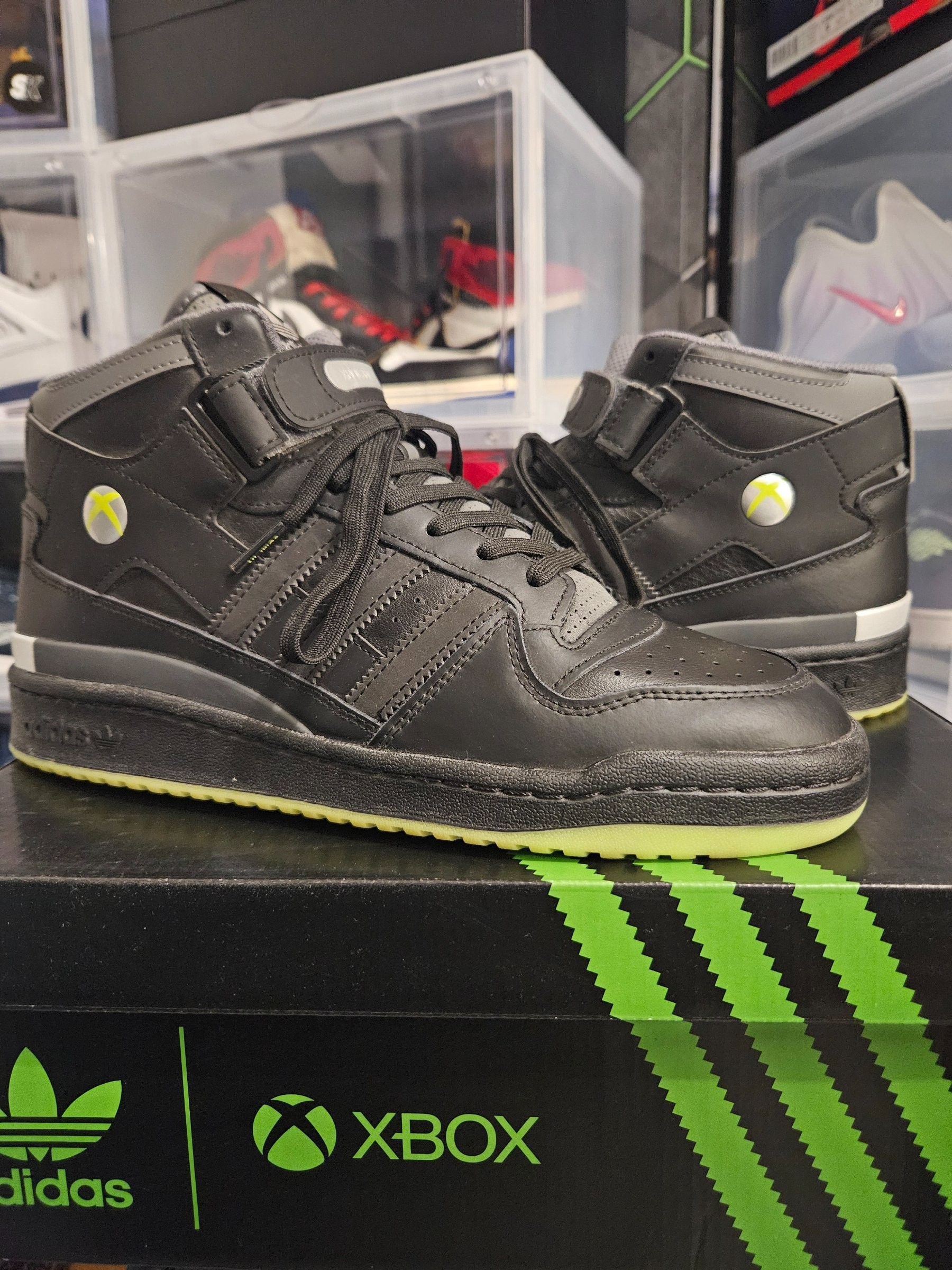 Photo de adidas Forum Mid x XBOX 360 Xbox 360 - Core Black/Grey Five
