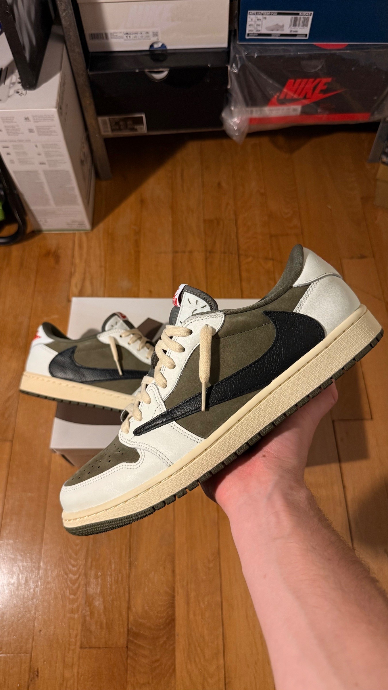Photo de Jordan 1 Retro Low OG SP Travis Scott Medium Olive
