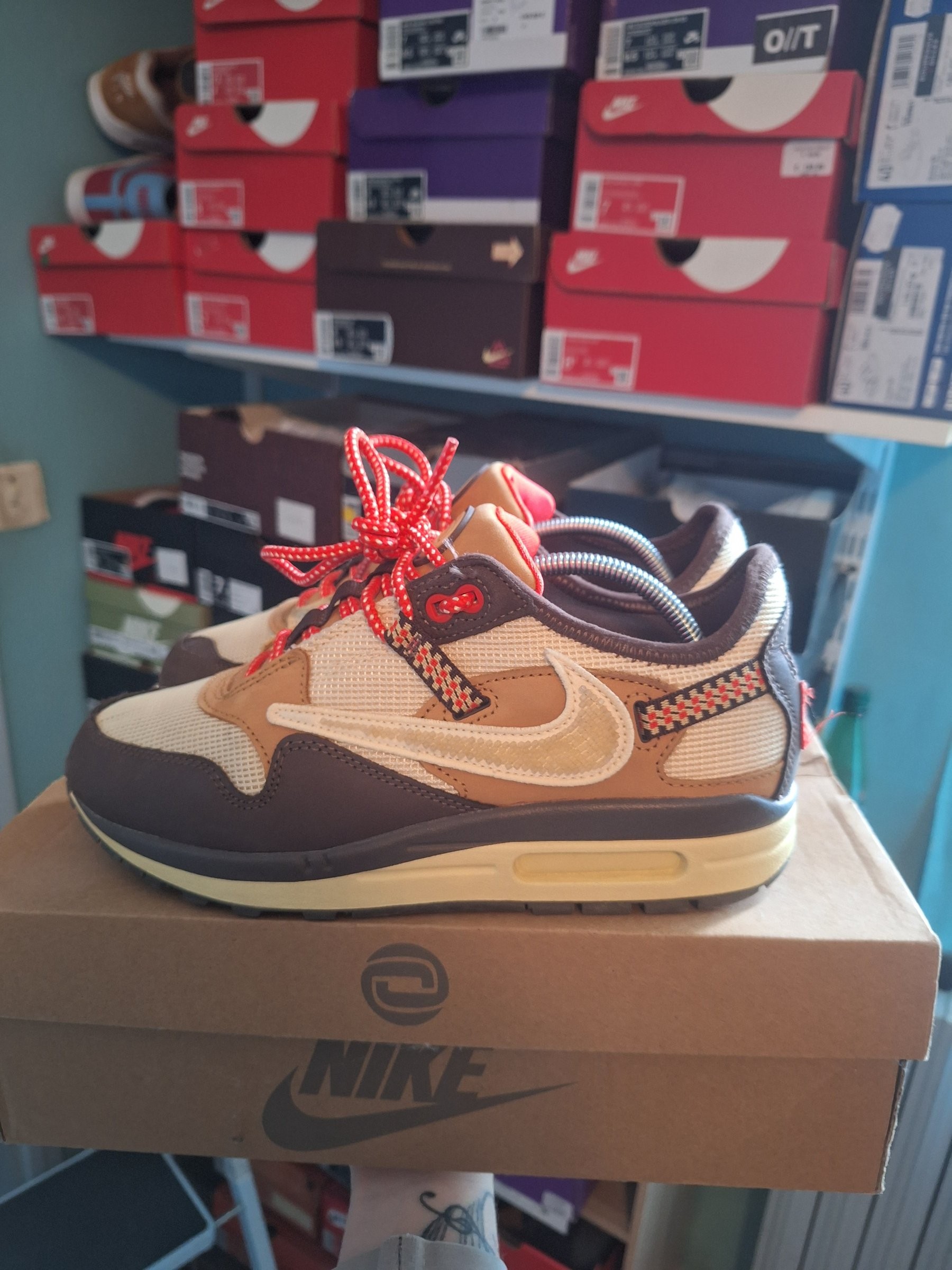 Photo de Nike Air Max 1 Travis Scott Cactus Jack Baroque Brown