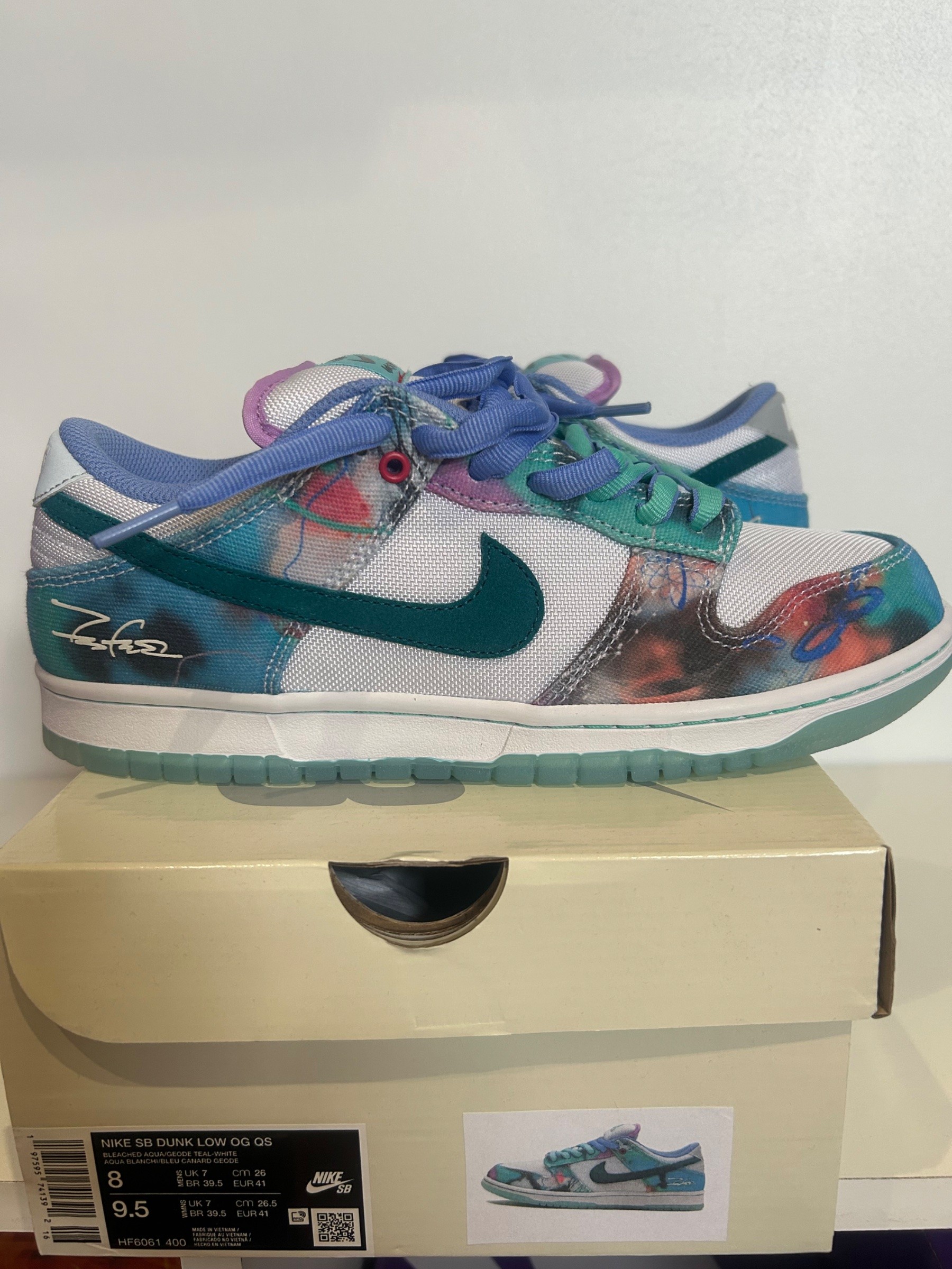 Photo de Nike SB Dunk Low OG QS Futura Blue/White/Teal Floral