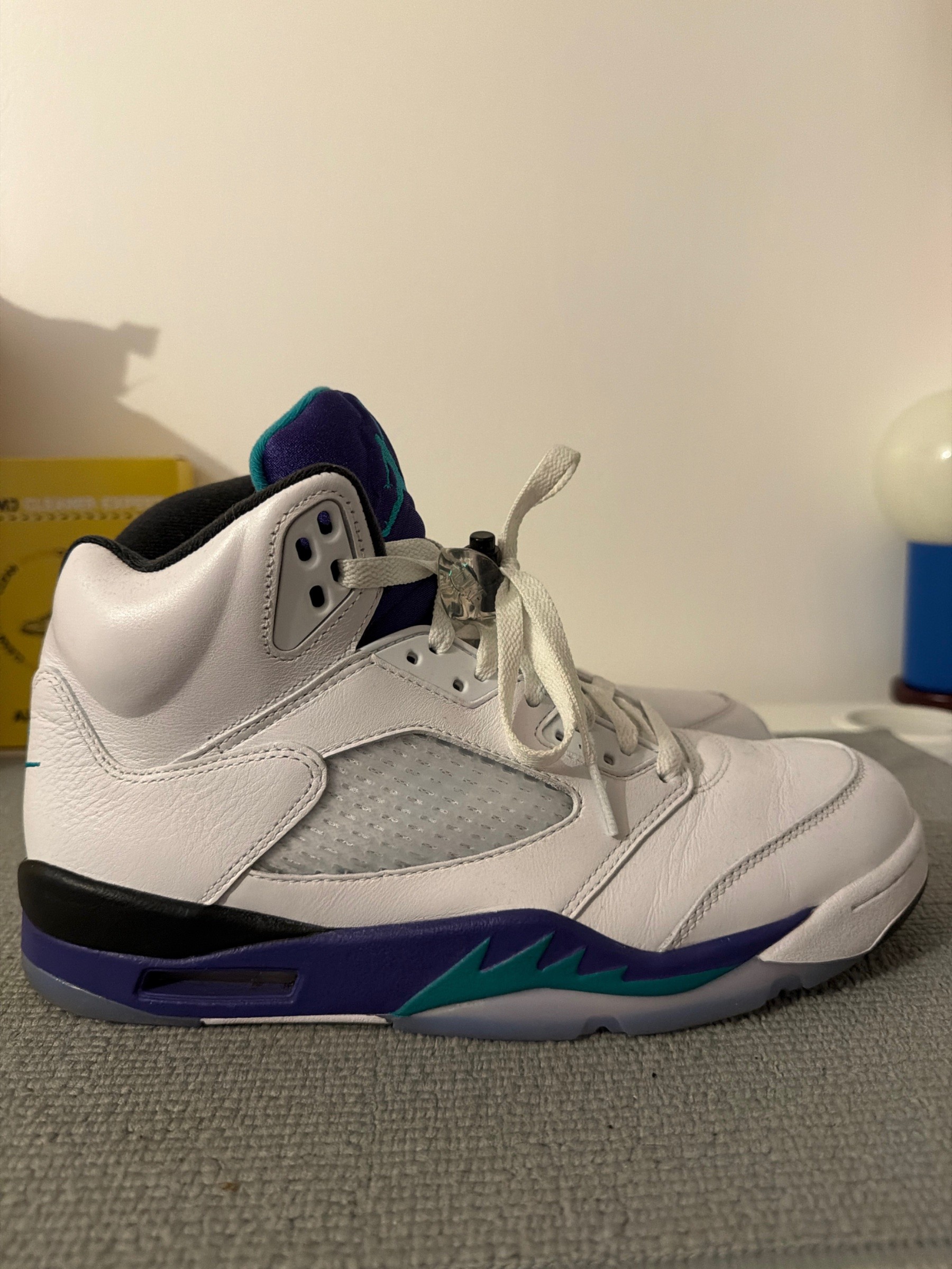 Photo de Jordan 5 Retro Grape (2025) White/Grape Ice-New Emerald