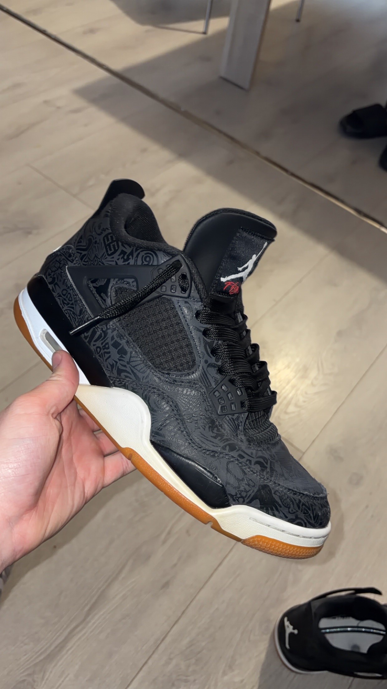 Photo de Air Jordan 4 Retro Black Laser/SB Black Gum