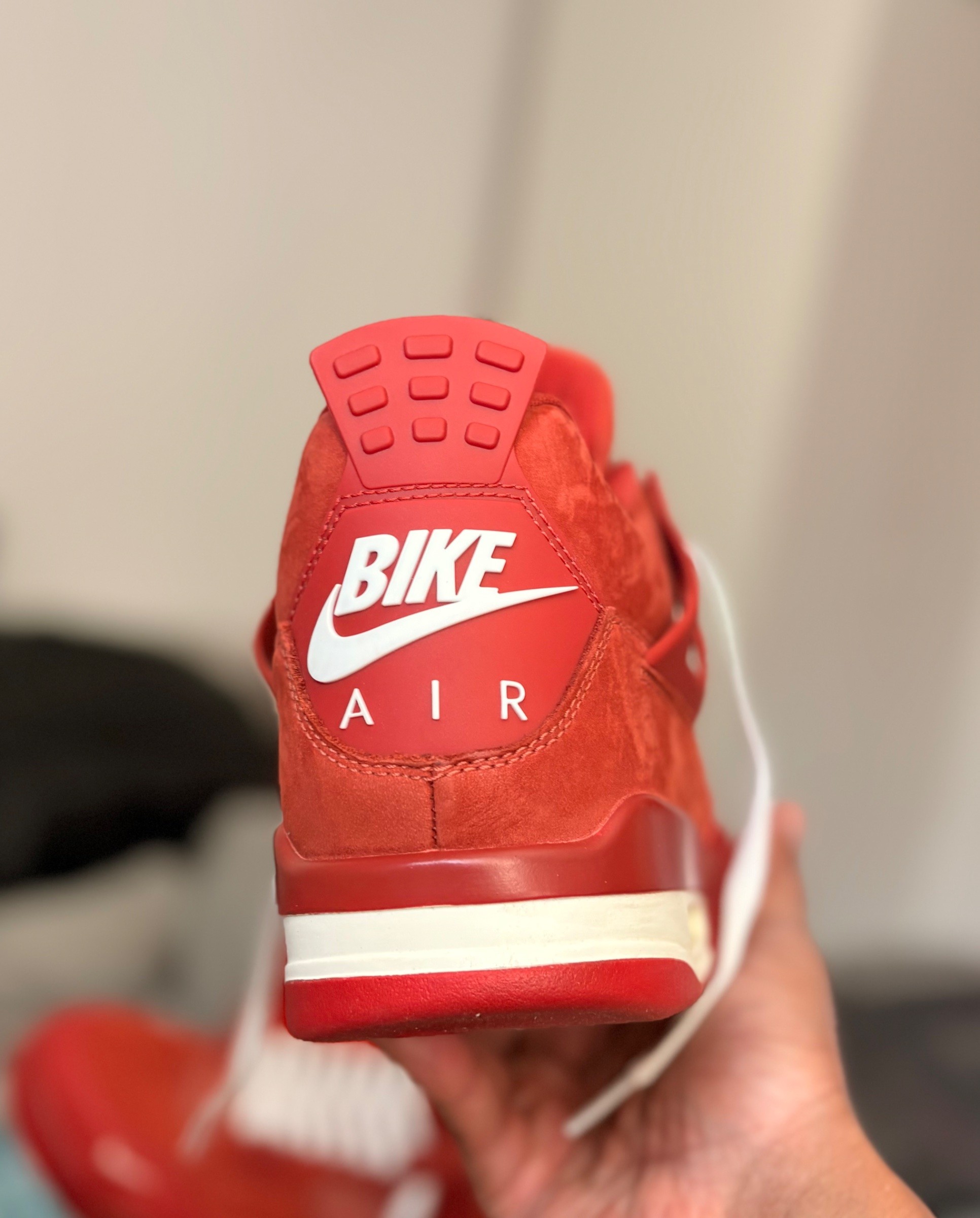 Photo de Air Jordan 4 Nigel Sylvester Brick by brick Red Suede