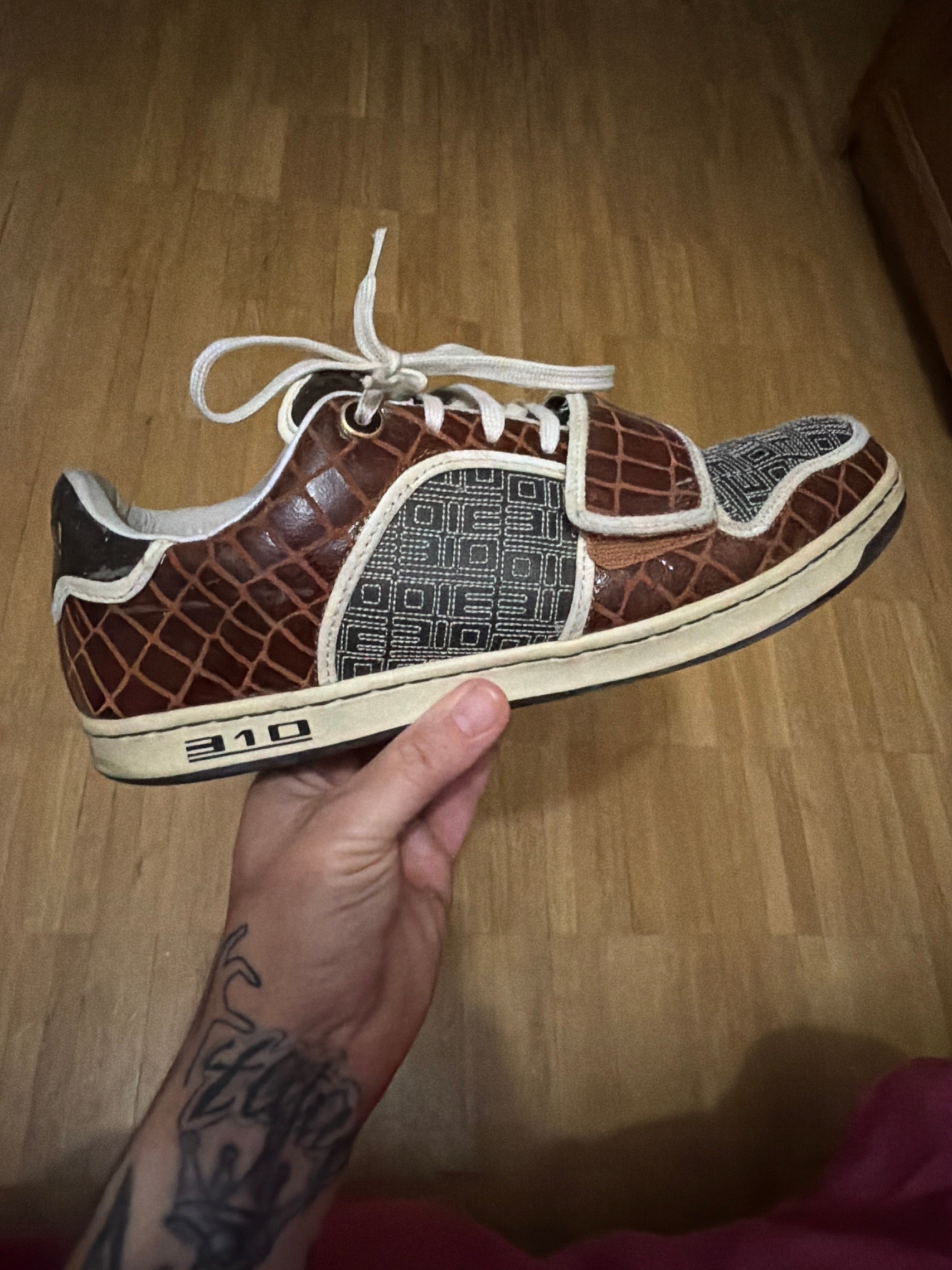 Photo de 310 Motoring Low Top Sneaker Brown Croc/Black Print