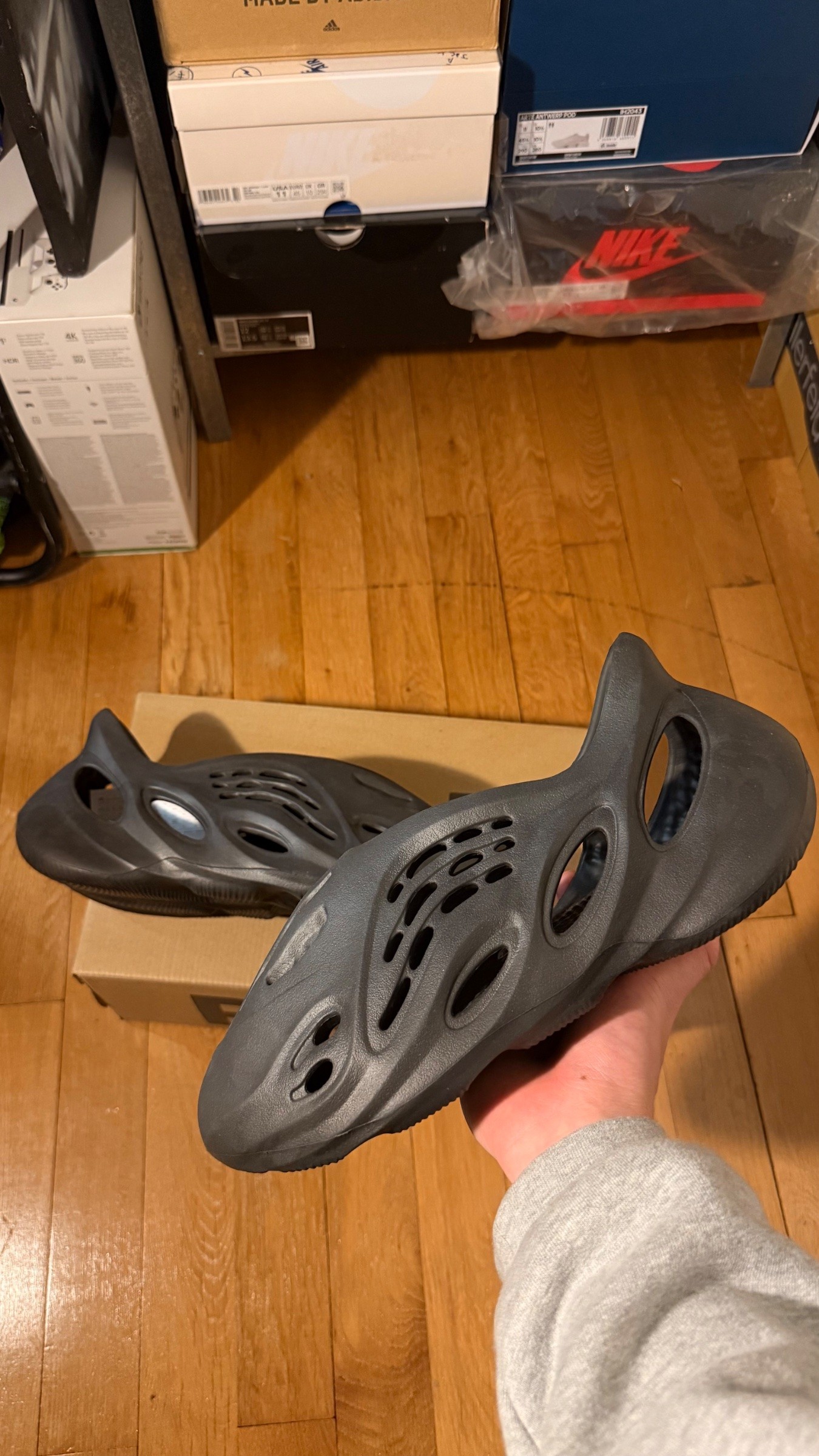 Photo de adidas Yeezy Foam RNR Onyx