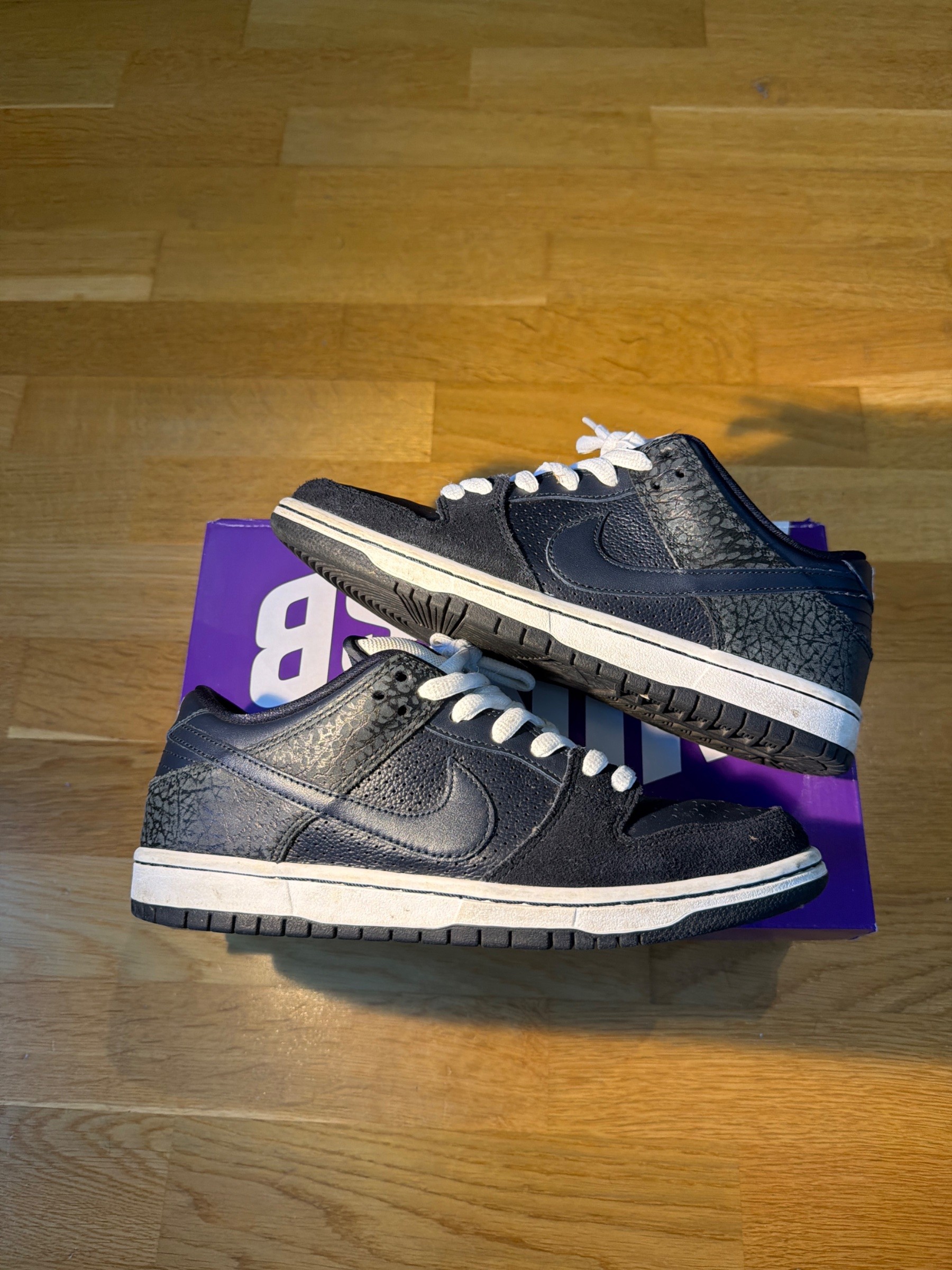 Photo de Nike Dunk Low SB Ride Life Black/White Elephant Print