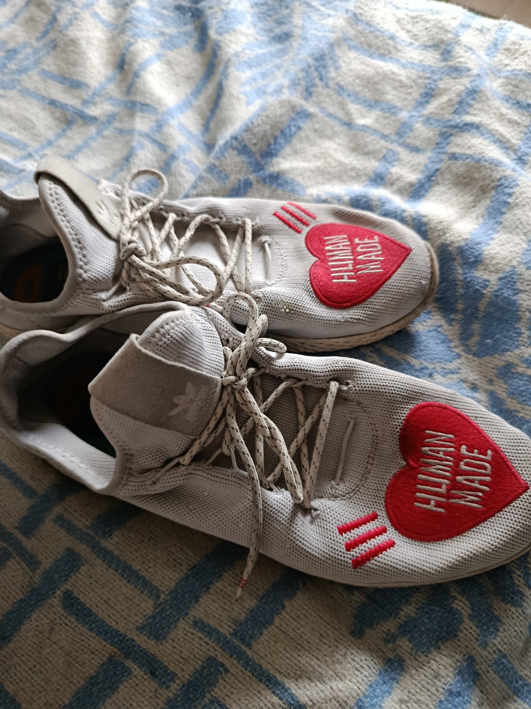 Photo de adidas NMD_R1 x Human Made Grey/Red Heart