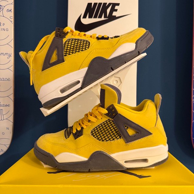 Photo de Air Jordan 4 Retro (GS) Tour Yellow/Dark Blue Grey (Lightning)