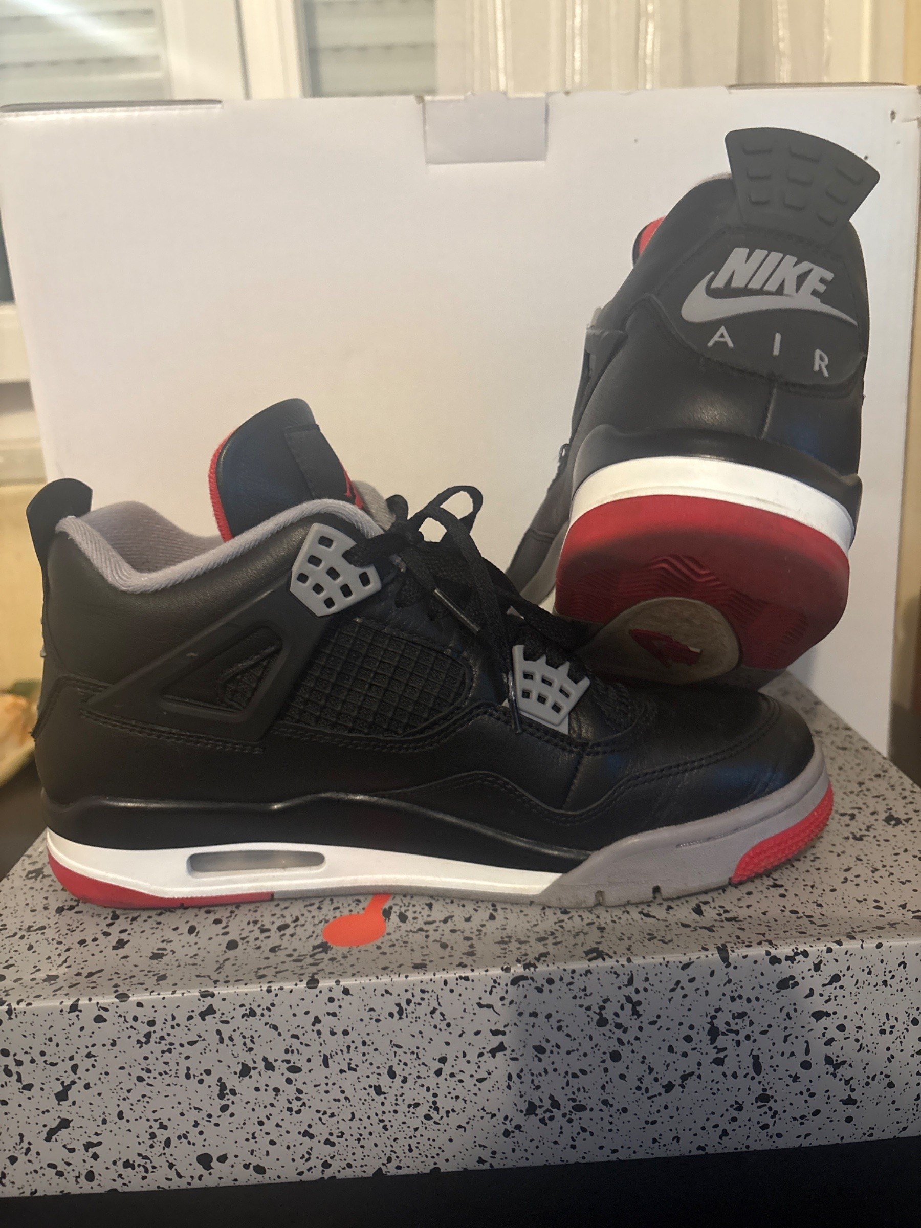 Photo de Air Jordan 4 Retro Bred reimagined