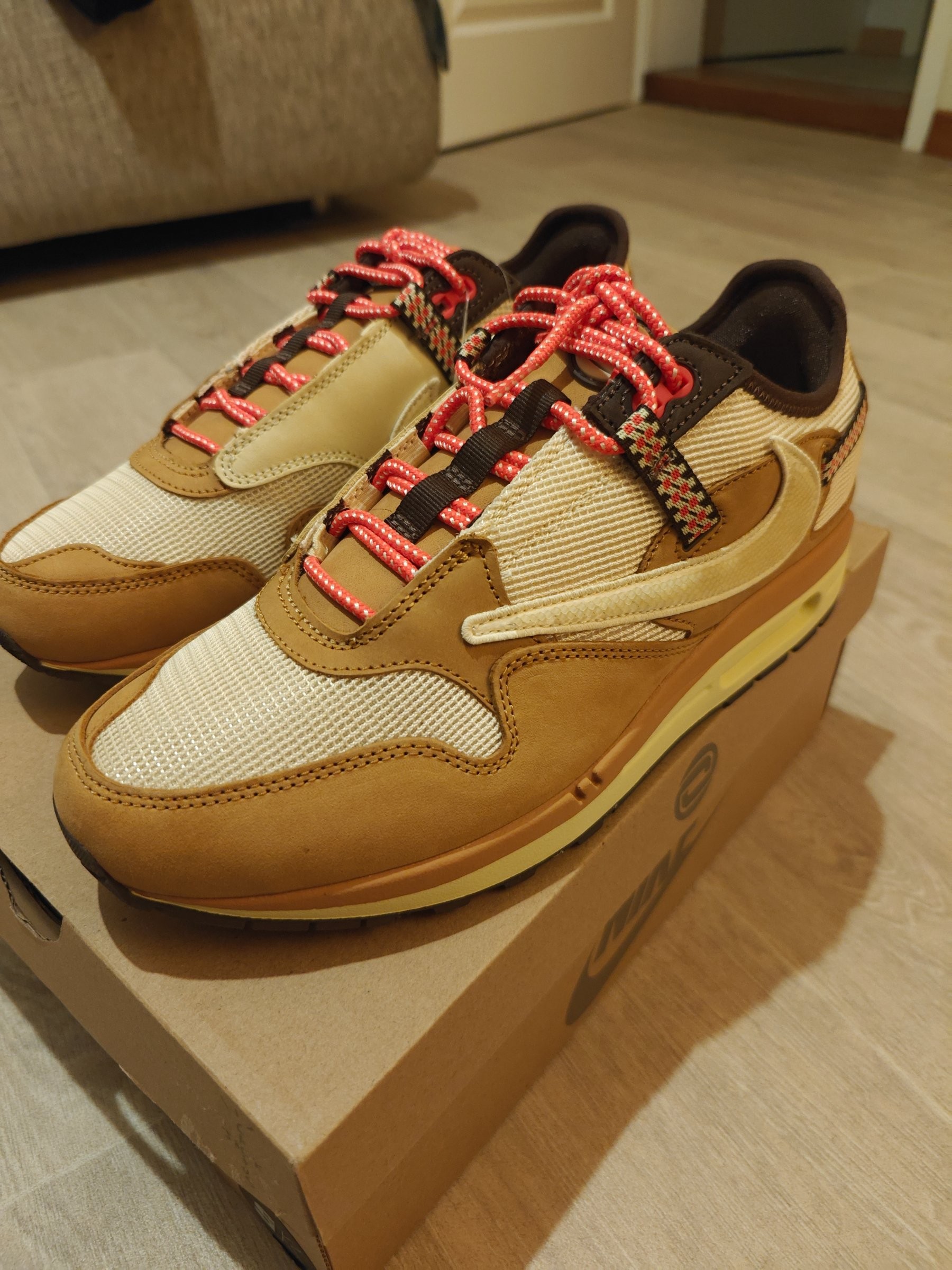 Photo de Nike Air Max 1 Travis Scott Wheat Air Max 1 / CJ Wheat/Lemon Drop-Baroque Brown