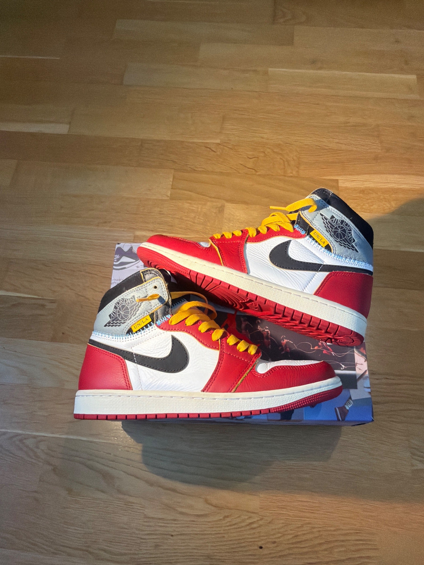 Photo de Air Jordan 1 Retro High OG Union Track Red/Black-Sail (Union Chicago/Light Smoke Grey)