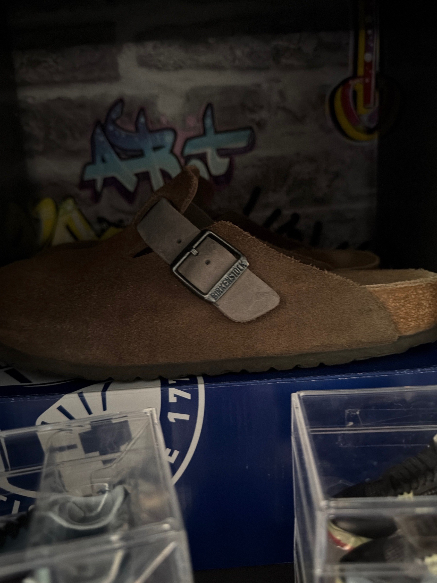 Photo de Birkenstock Boston Suede Clog Taupe/Brown