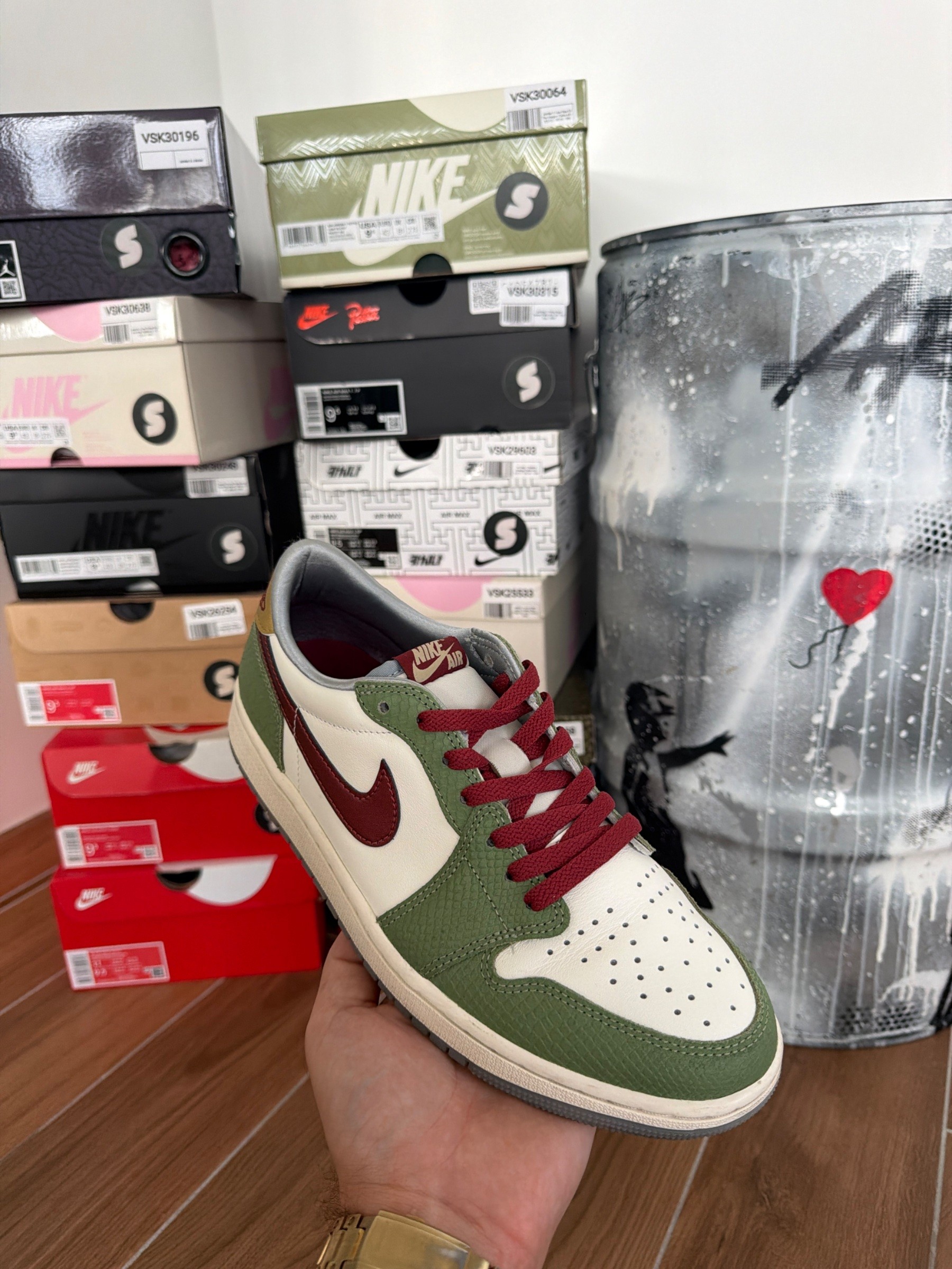 Photo de Air Jordan 1 Retro Low OG Sail/Cedar-Oil Green (Patta Cherry)