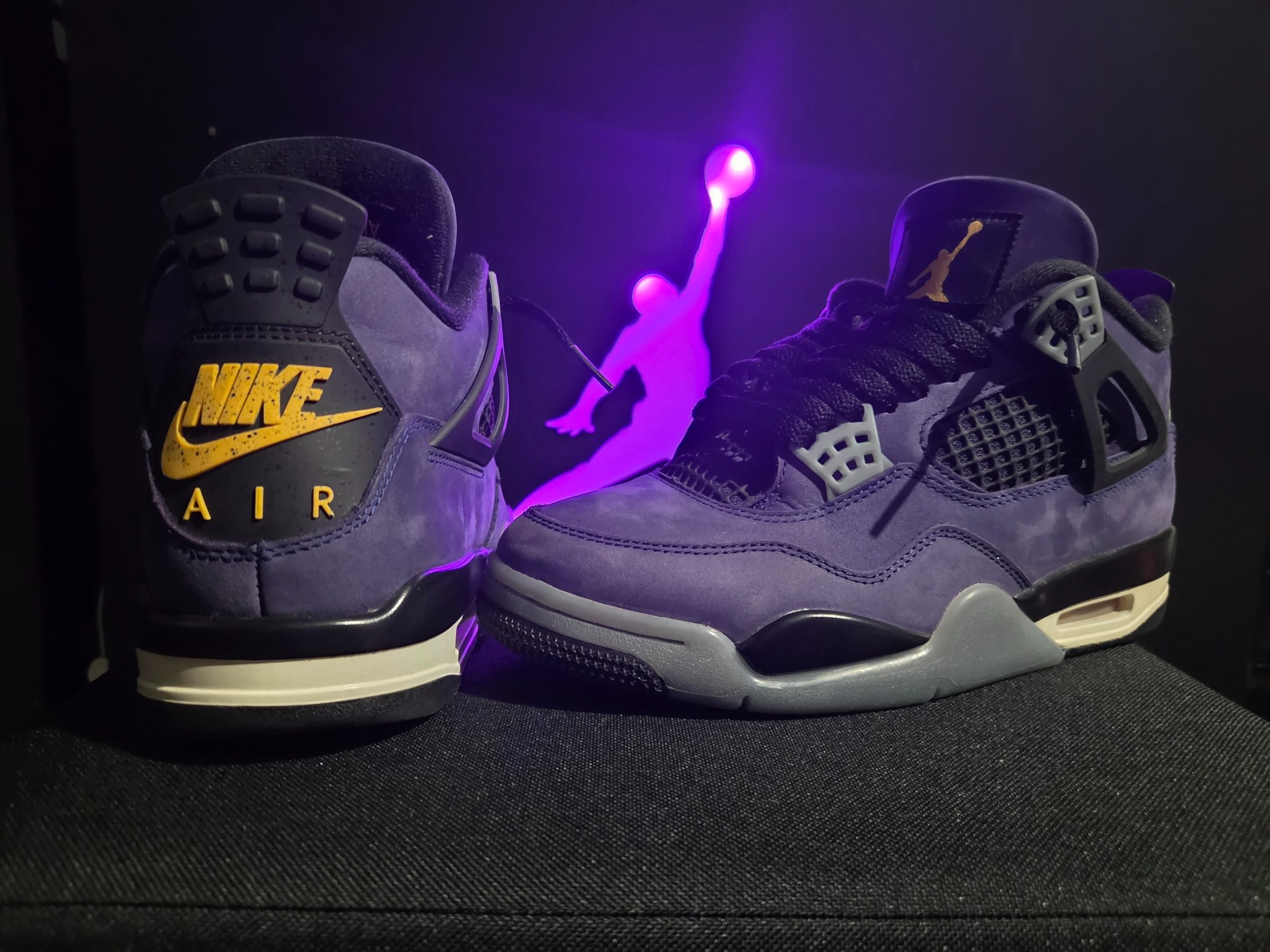 Photo de Air Jordan 4 Retro Imperial Purple (Lakers)