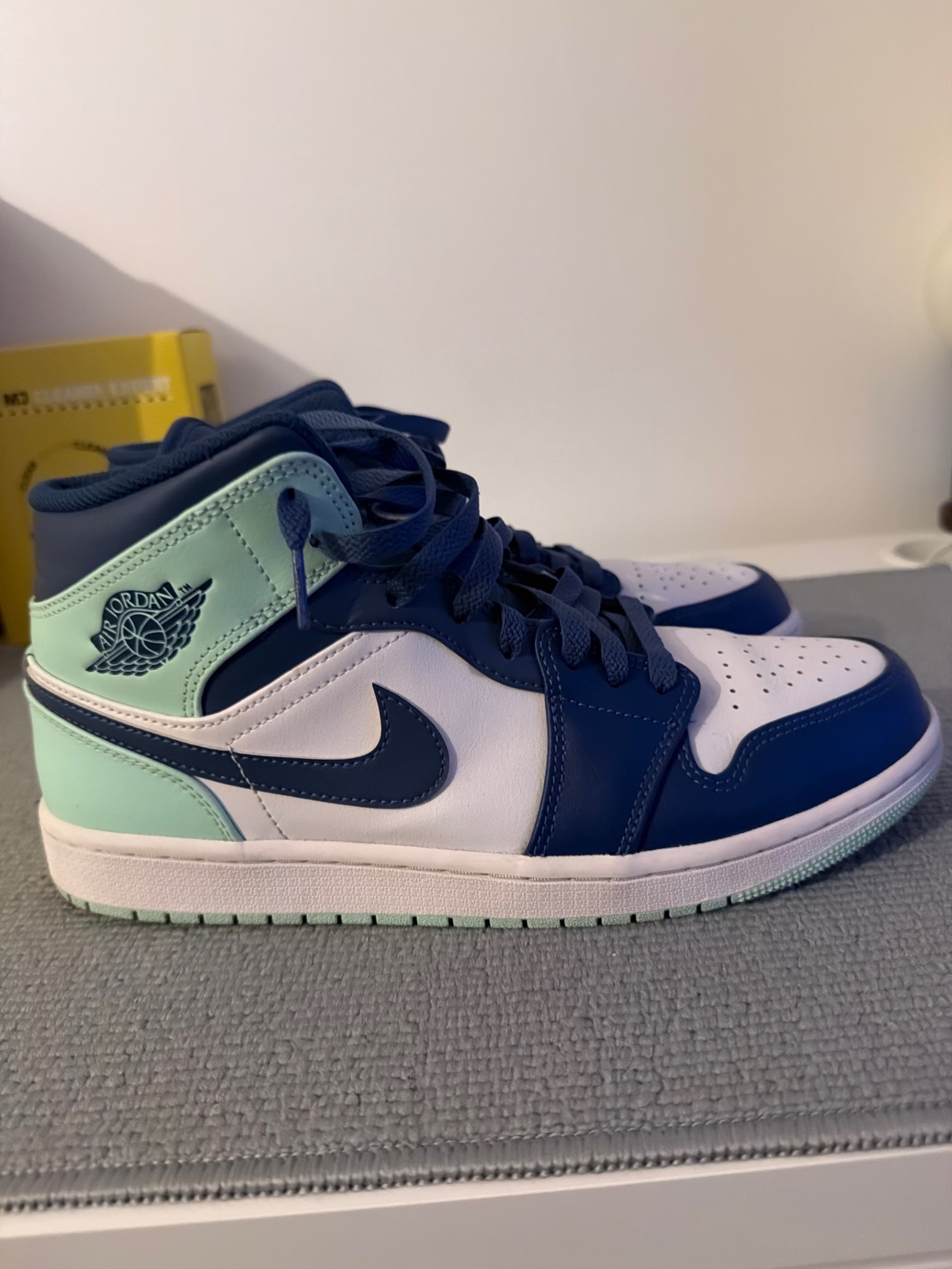 Photo de Jordan 1 Mid Mystic Navy Mint Foam Mystic Navy/Mint Foam-White
