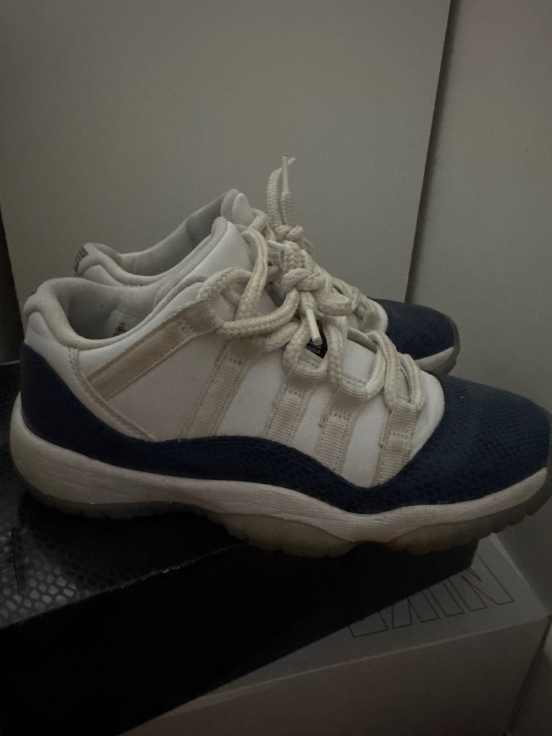 Photo de Air Jordan 11 Retro Low LE GS White/Black-Navy