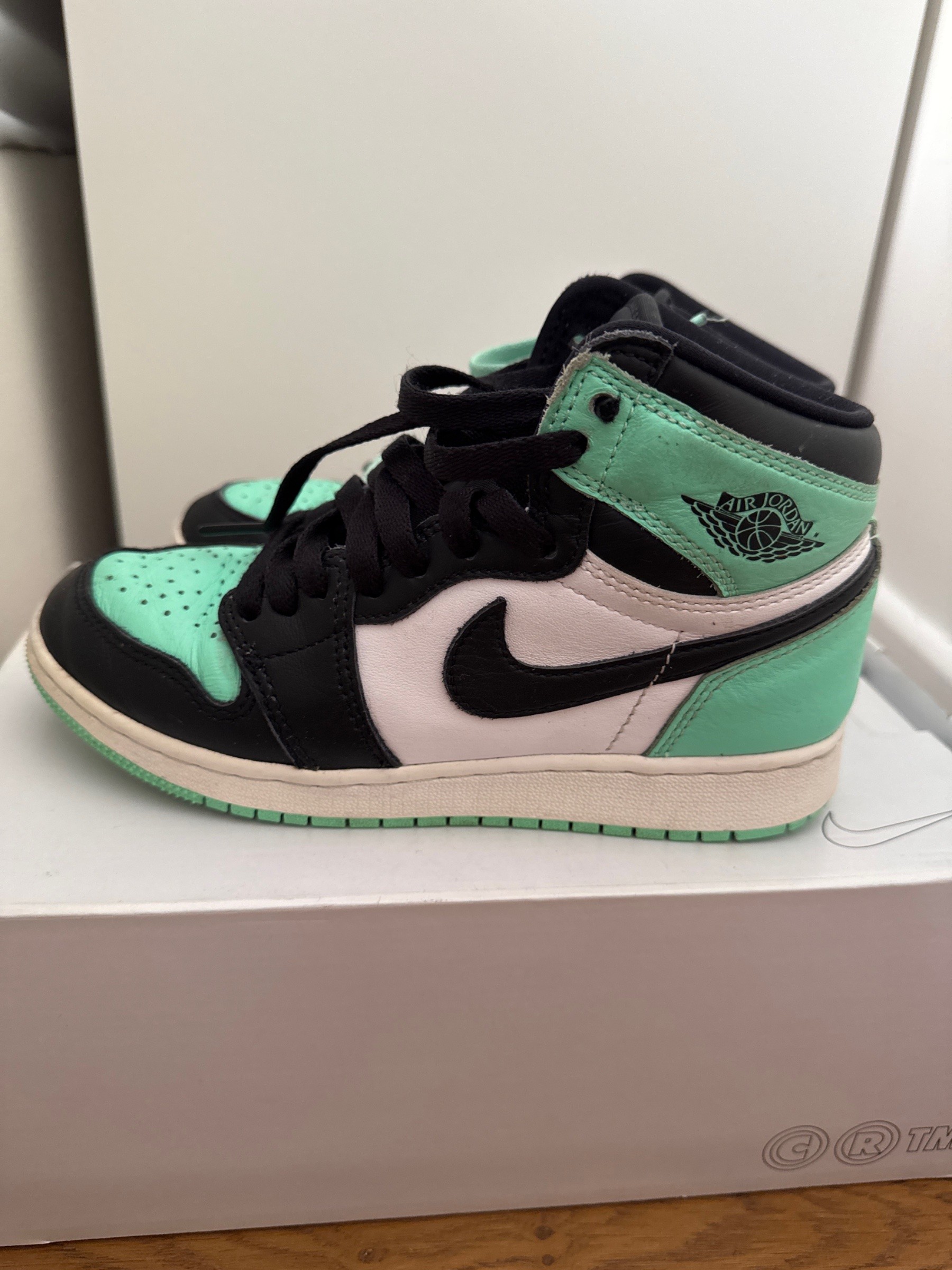 Photo de Air Jordan 1 Retro High OG Green Glow/Black/White