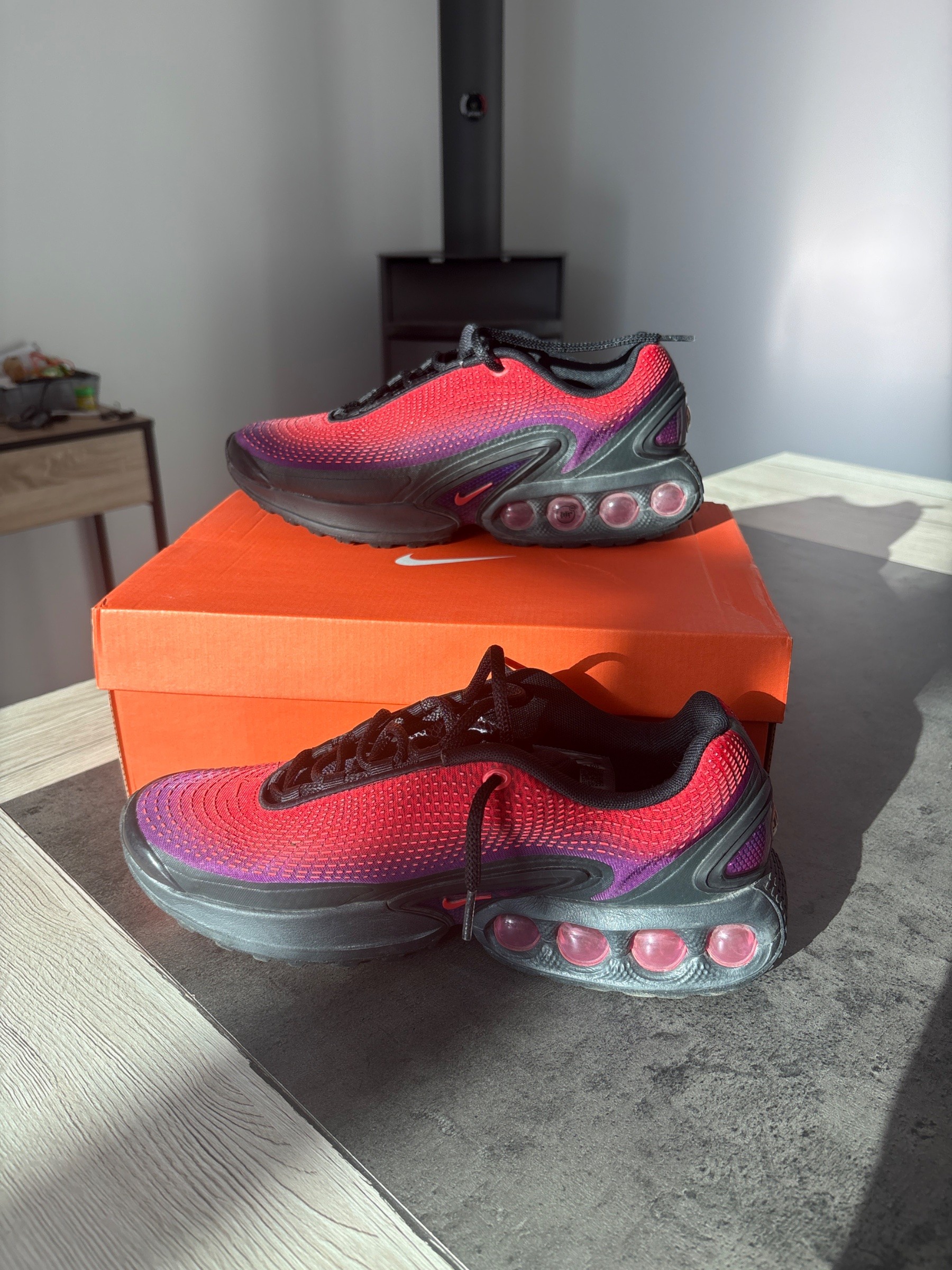 Photo de Nike Air Max Dn Vivid Purple/Lt Crimson-Dk Smoke