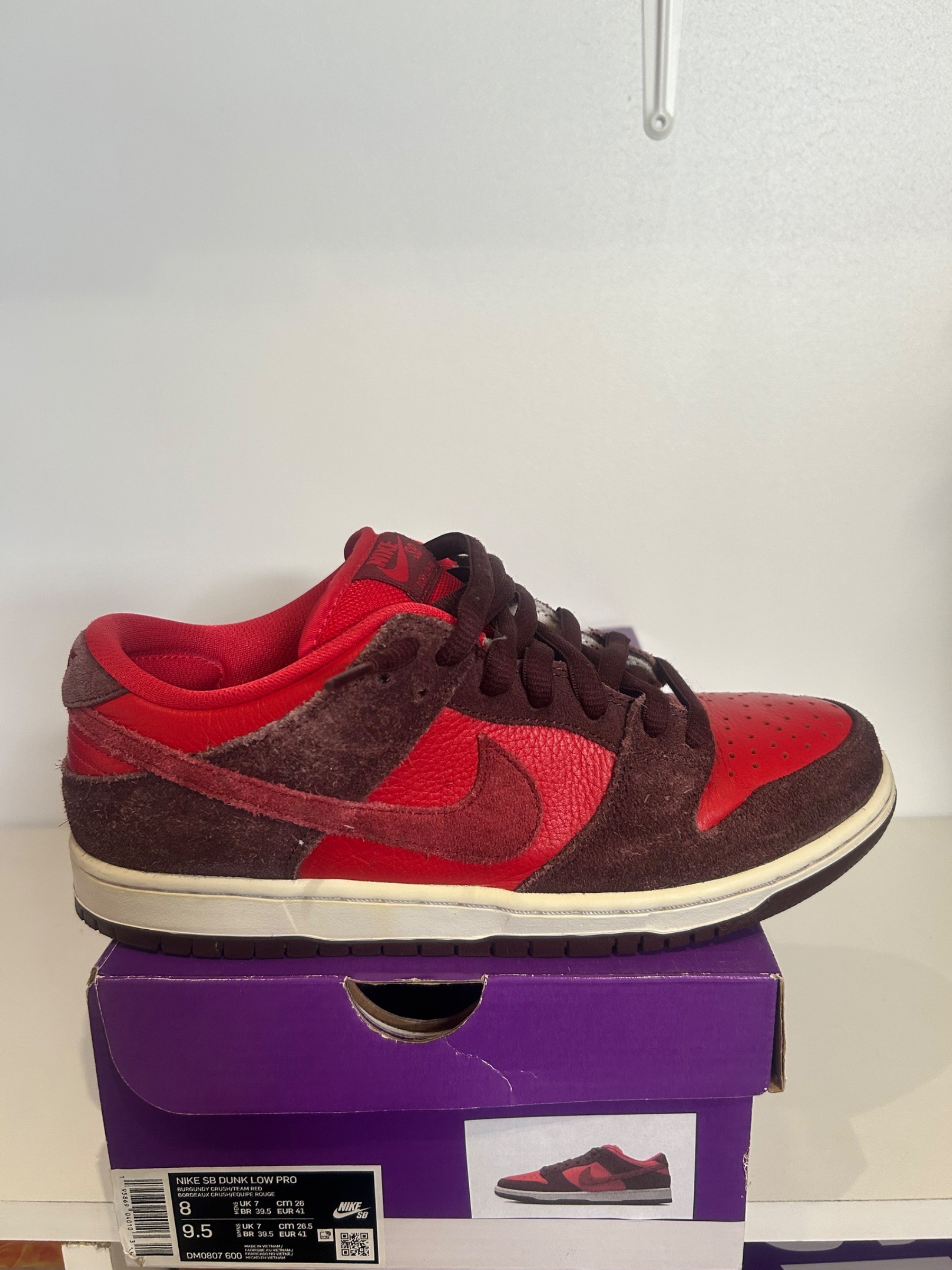 Photo de Nike SB Dunk Low Pro Burgundy/Varsity Red Cherry