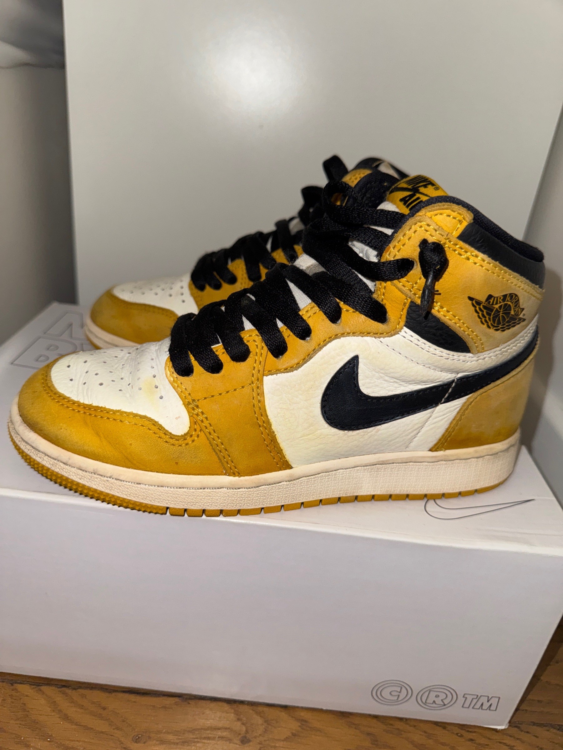 Photo de Air Jordan 1 Retro High OG Yellow Ochre