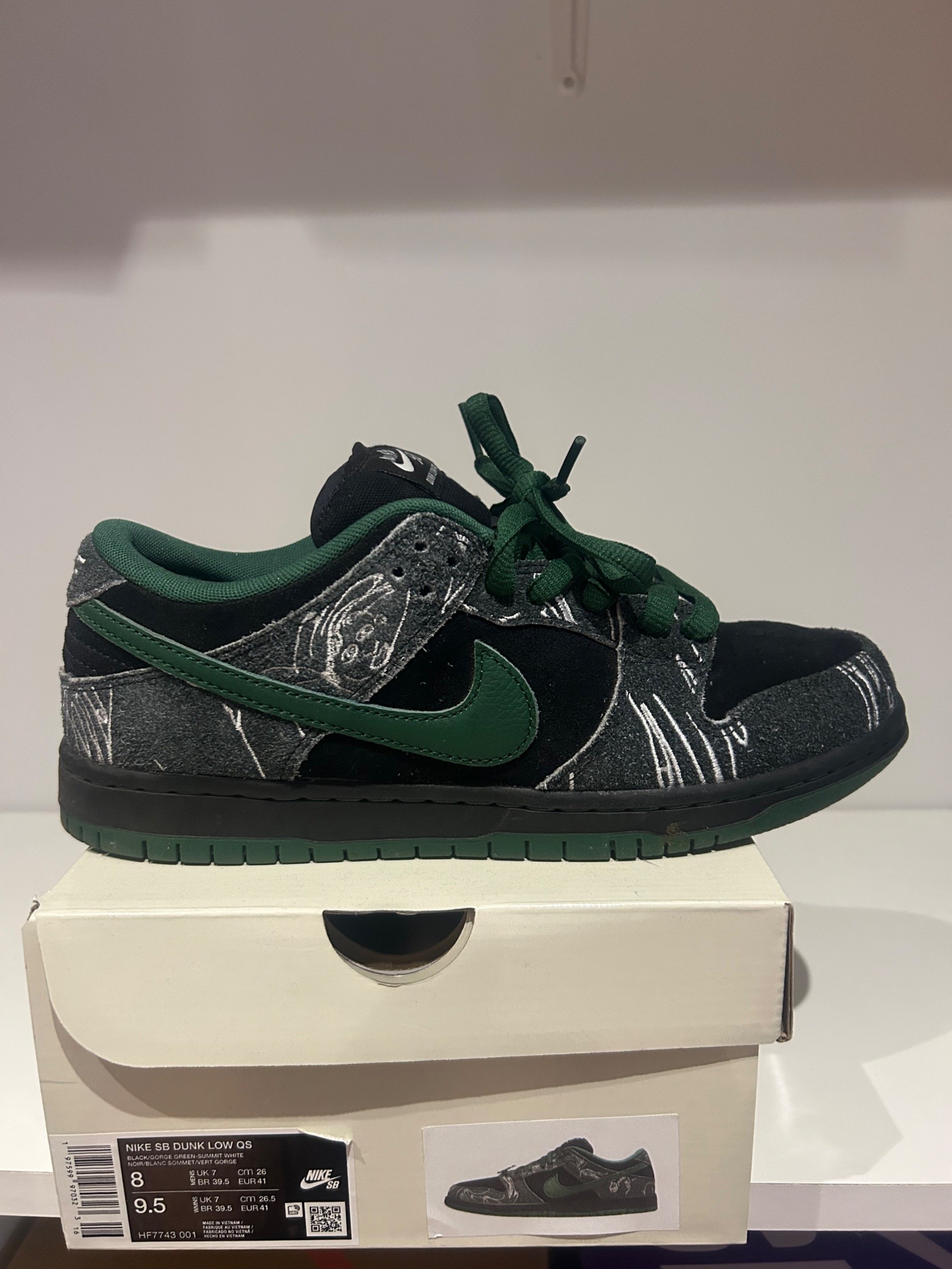 Photo de Nike SB Dunk Low There Skateboards