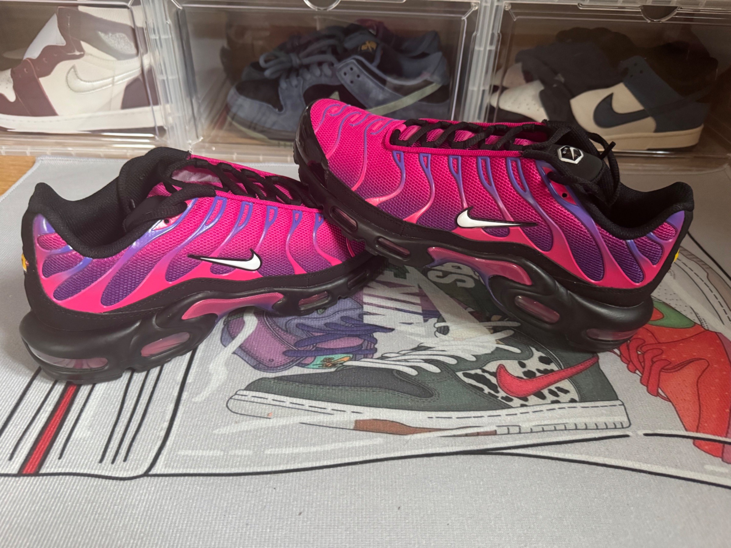 Photo de Nike Air Max Plus Rebellious air groseille Fireberry/Black/Pure Purple/White