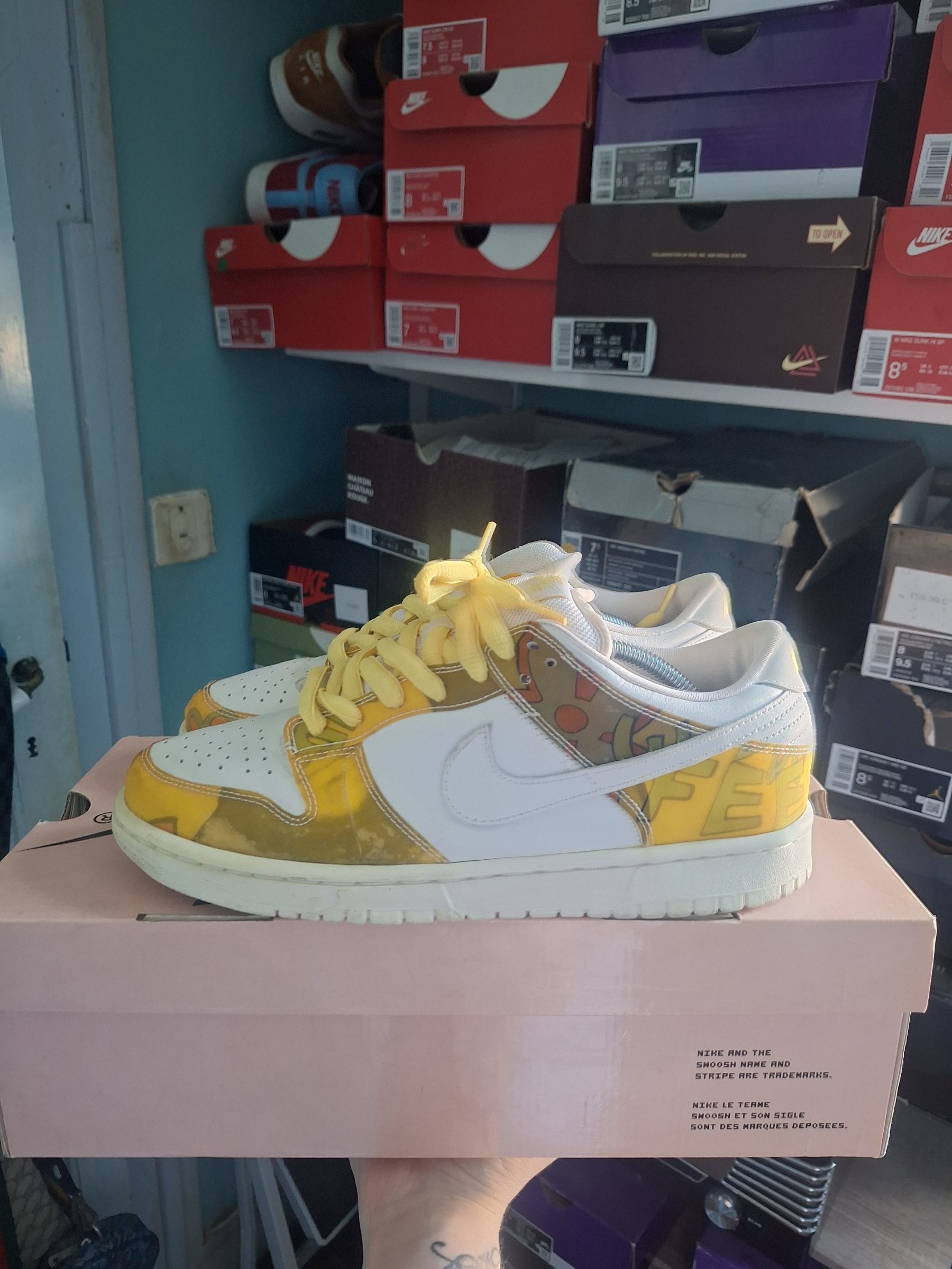 Photo de Nike Dunk Low sb de la soul Yellow/White Multi-Color