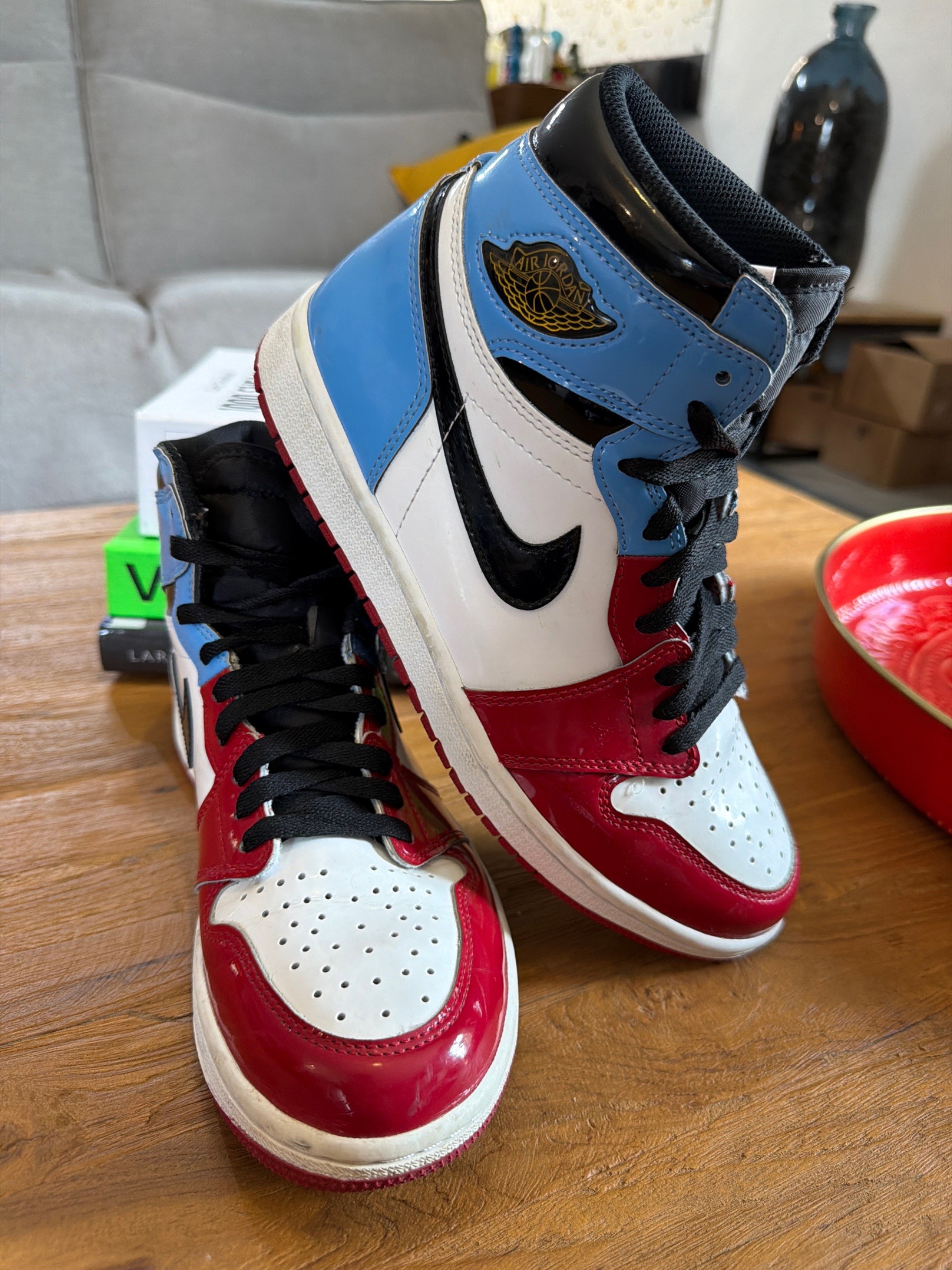 Photo de Air Jordan 1 Retro High OG Fearless (UNC to Chicago)