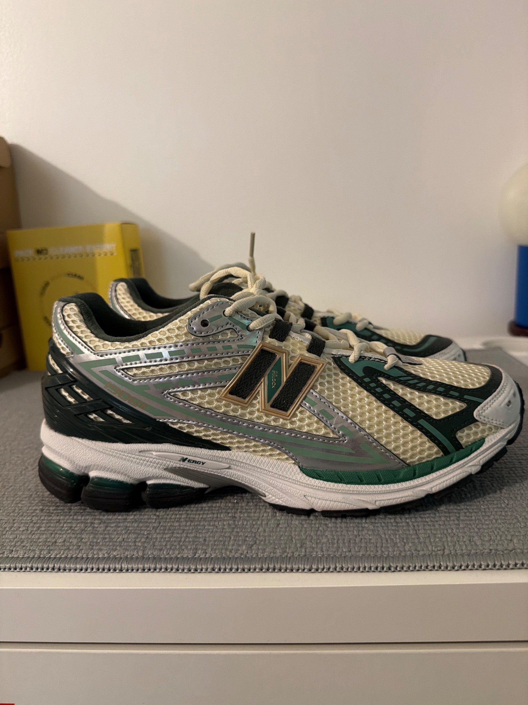 Photo de New Balance 1906R aime Leon dore Cream/Green/Silver