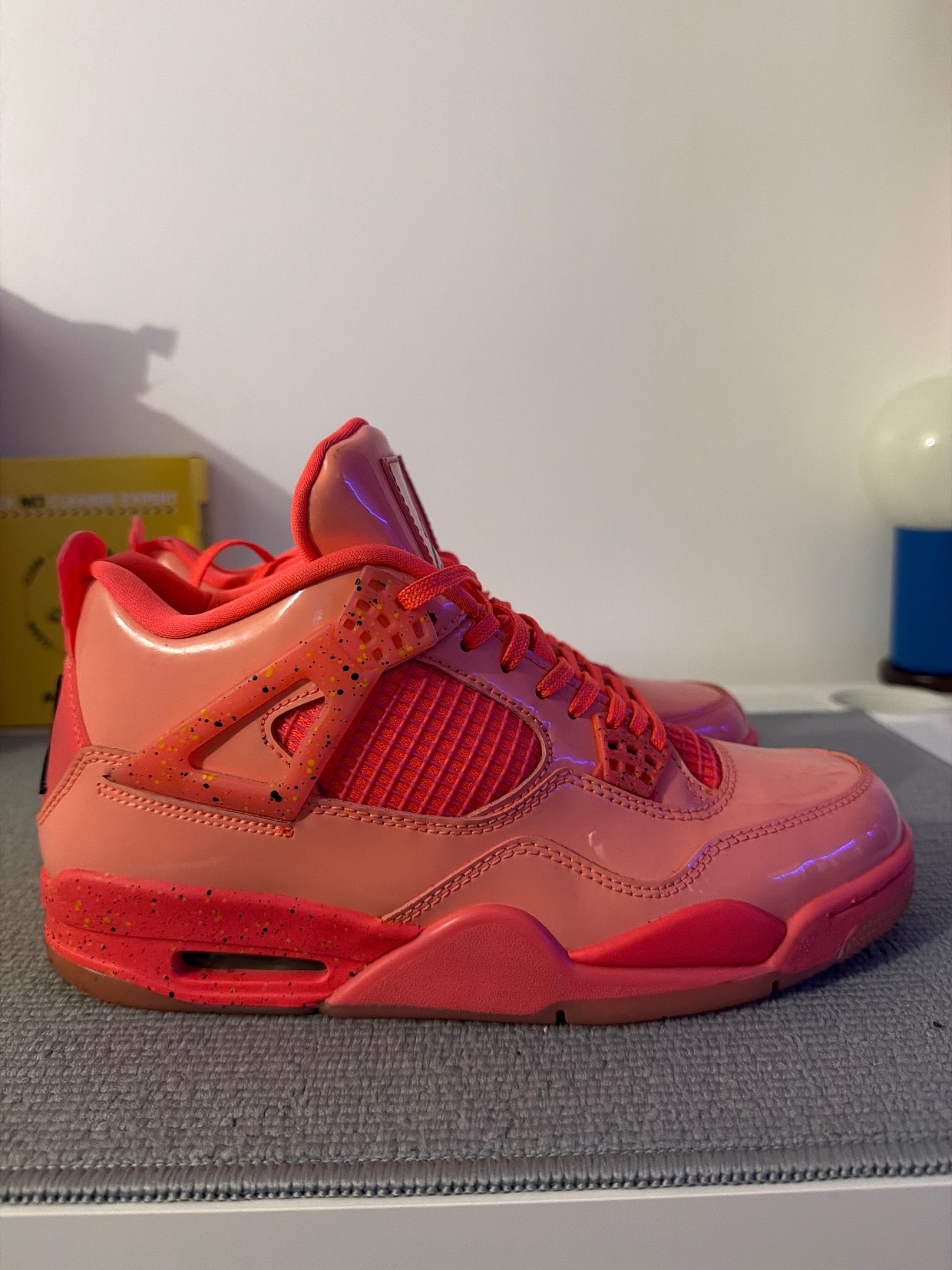 Photo de Air Jordan 4 Retro hot punch (Red/Pink Patent Leather)