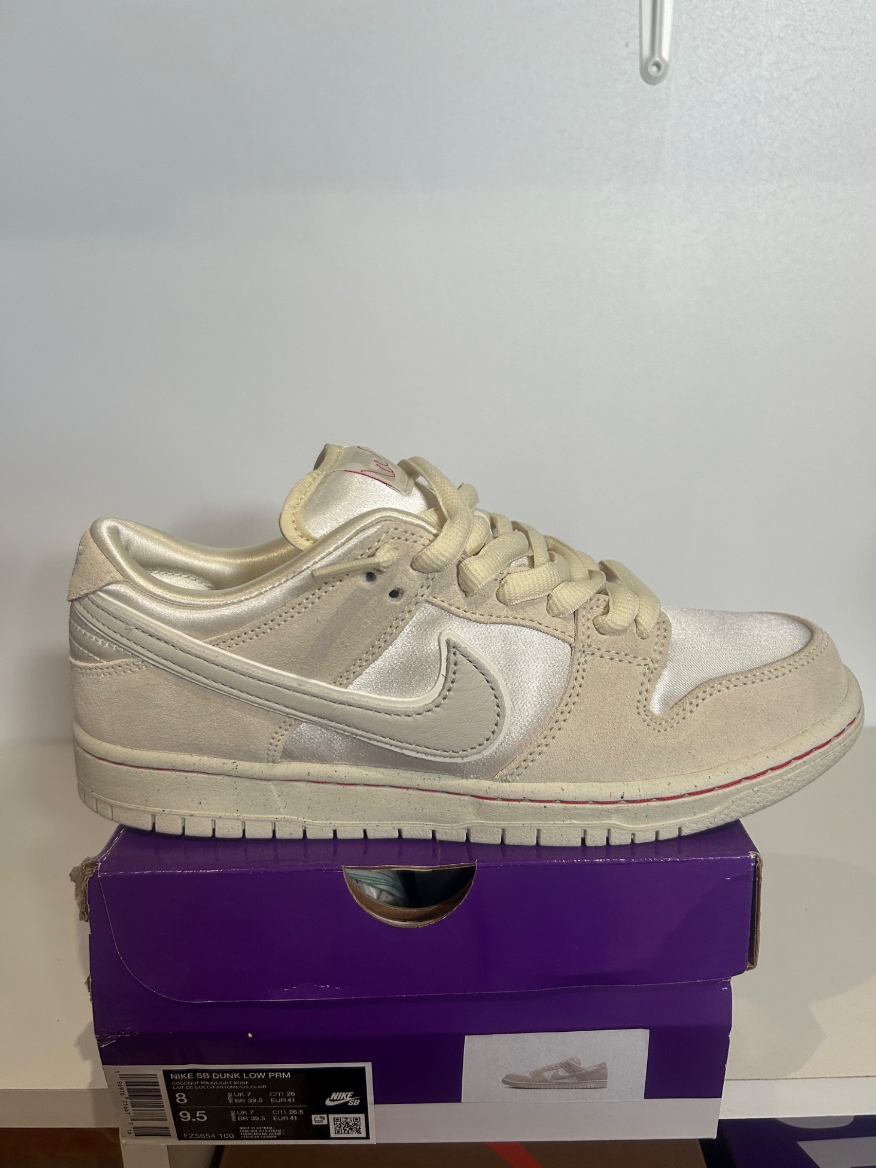 Photo de Nike SB Dunk Low City of Love Light Bone