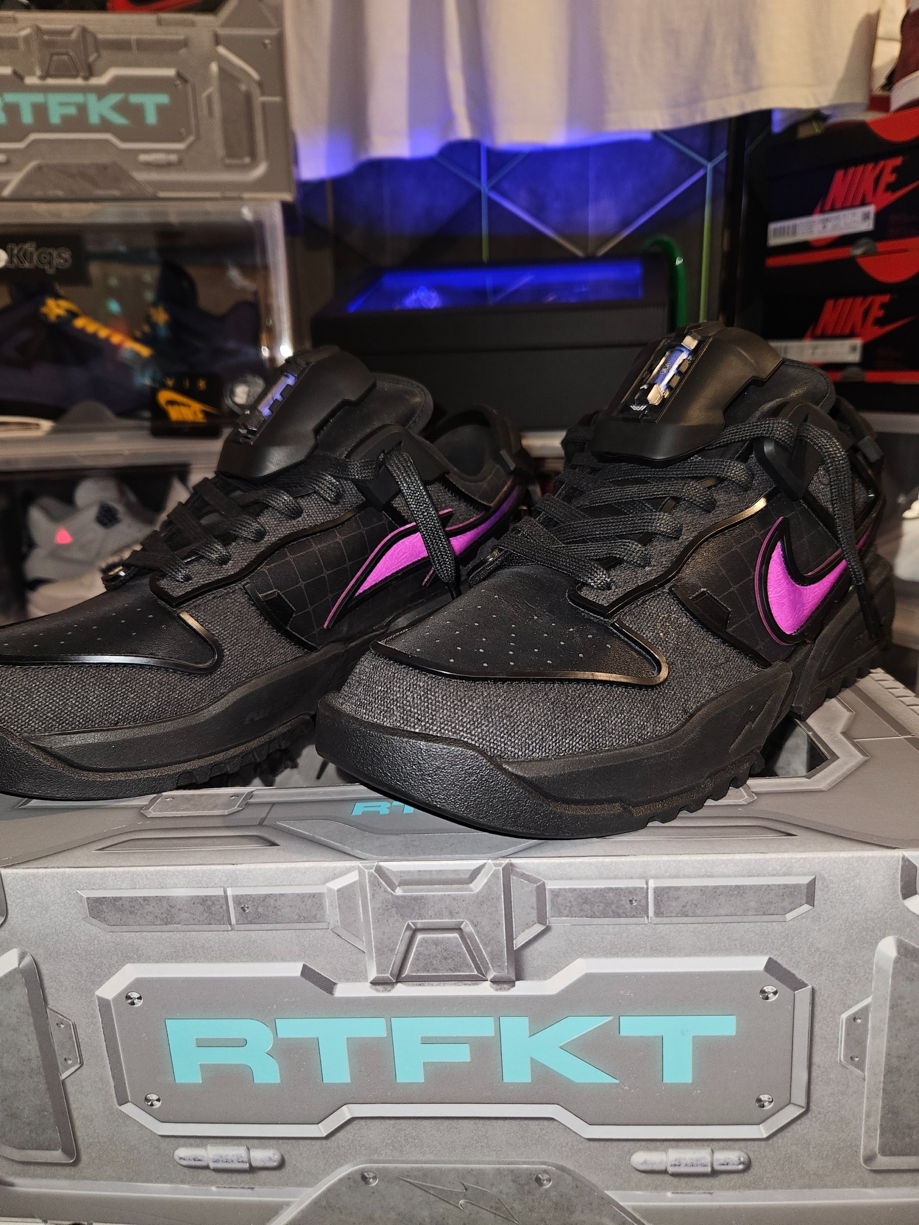 Photo de RTFKT x Nike Dunk Genesis (Void) Black/Wild Berry