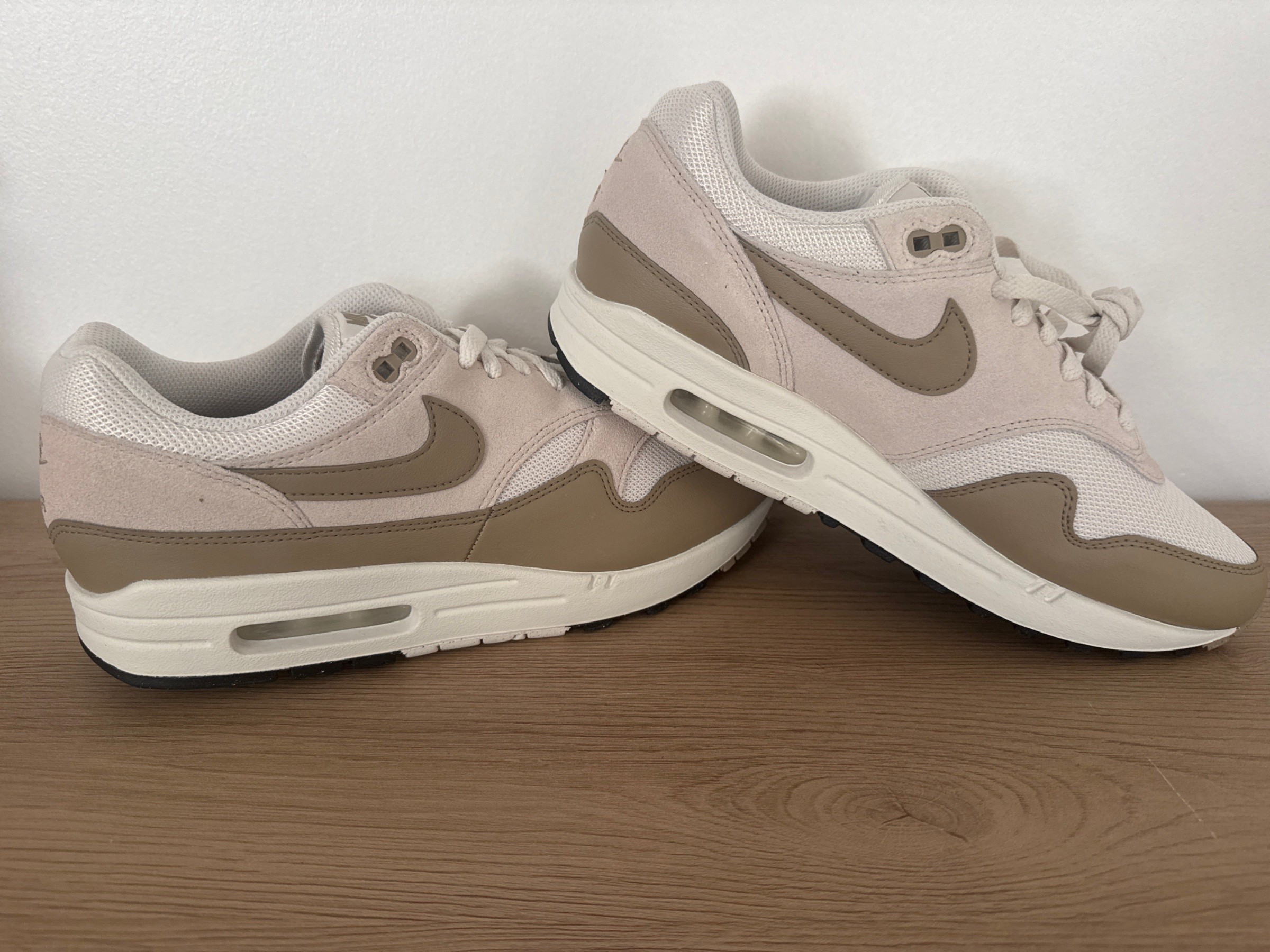 Photo de Nike Air Max 1 fantôme Light Orewood Brown/Khaki