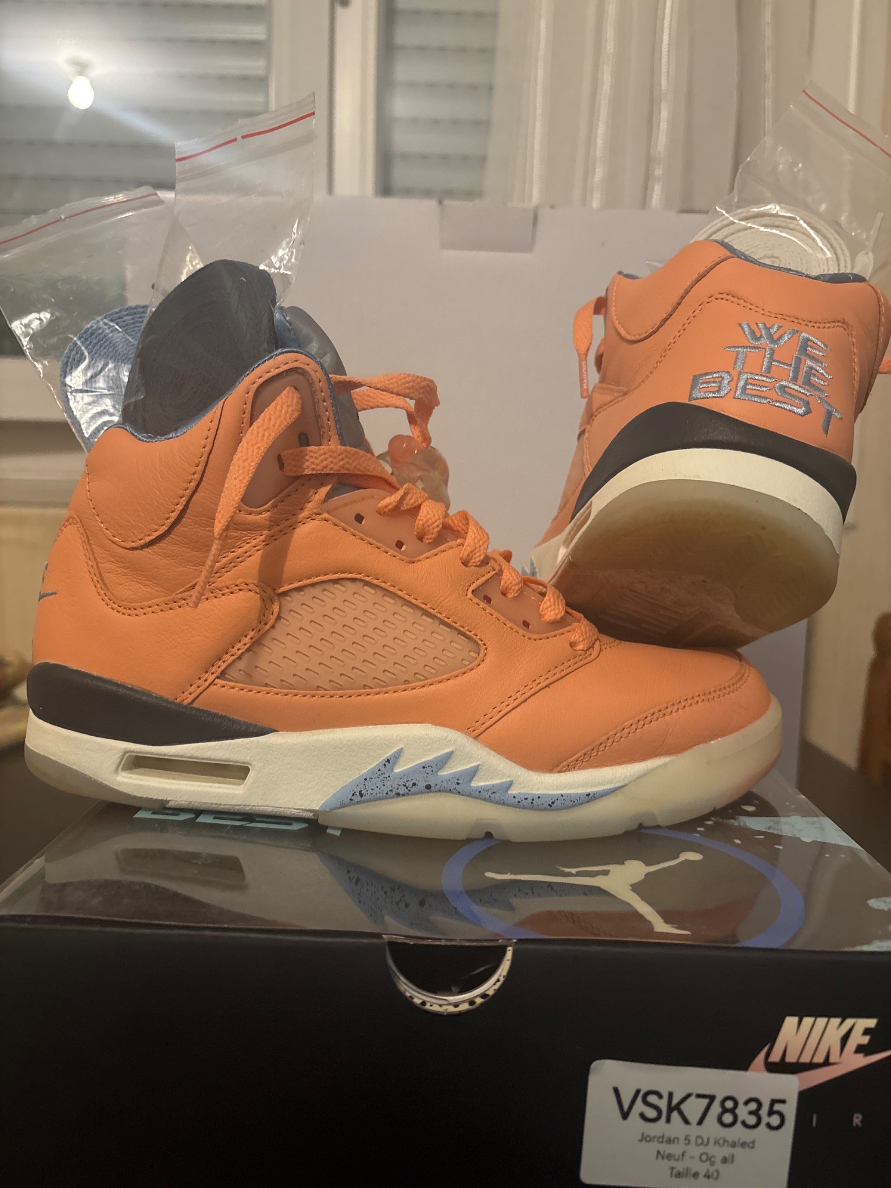 Photo de Air Jordan 5 Retro DJ Khaled We The Best Orange