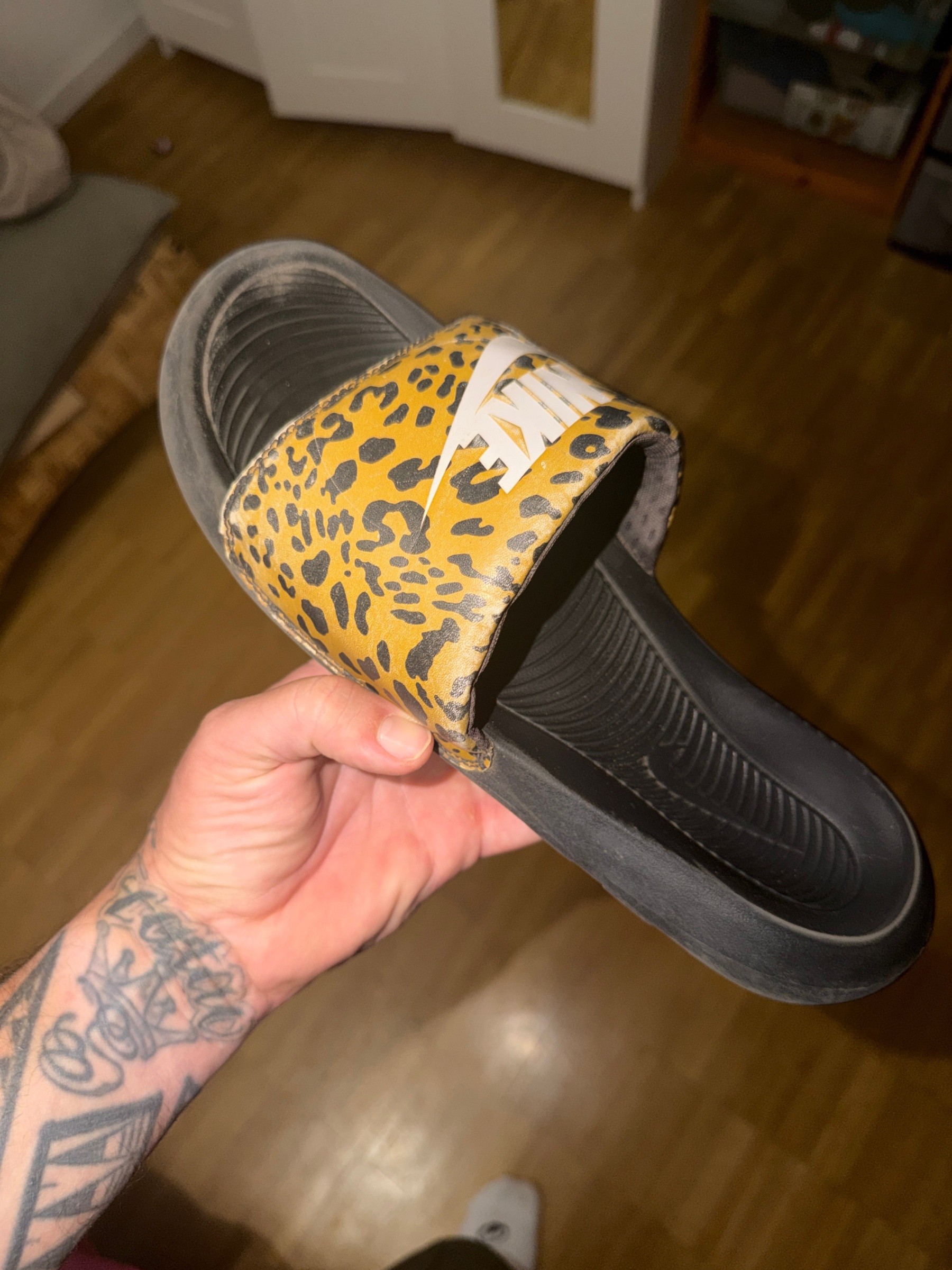 Photo de Nike Benassi JDI Slide Cheetah/Leopard Print Yellow Black