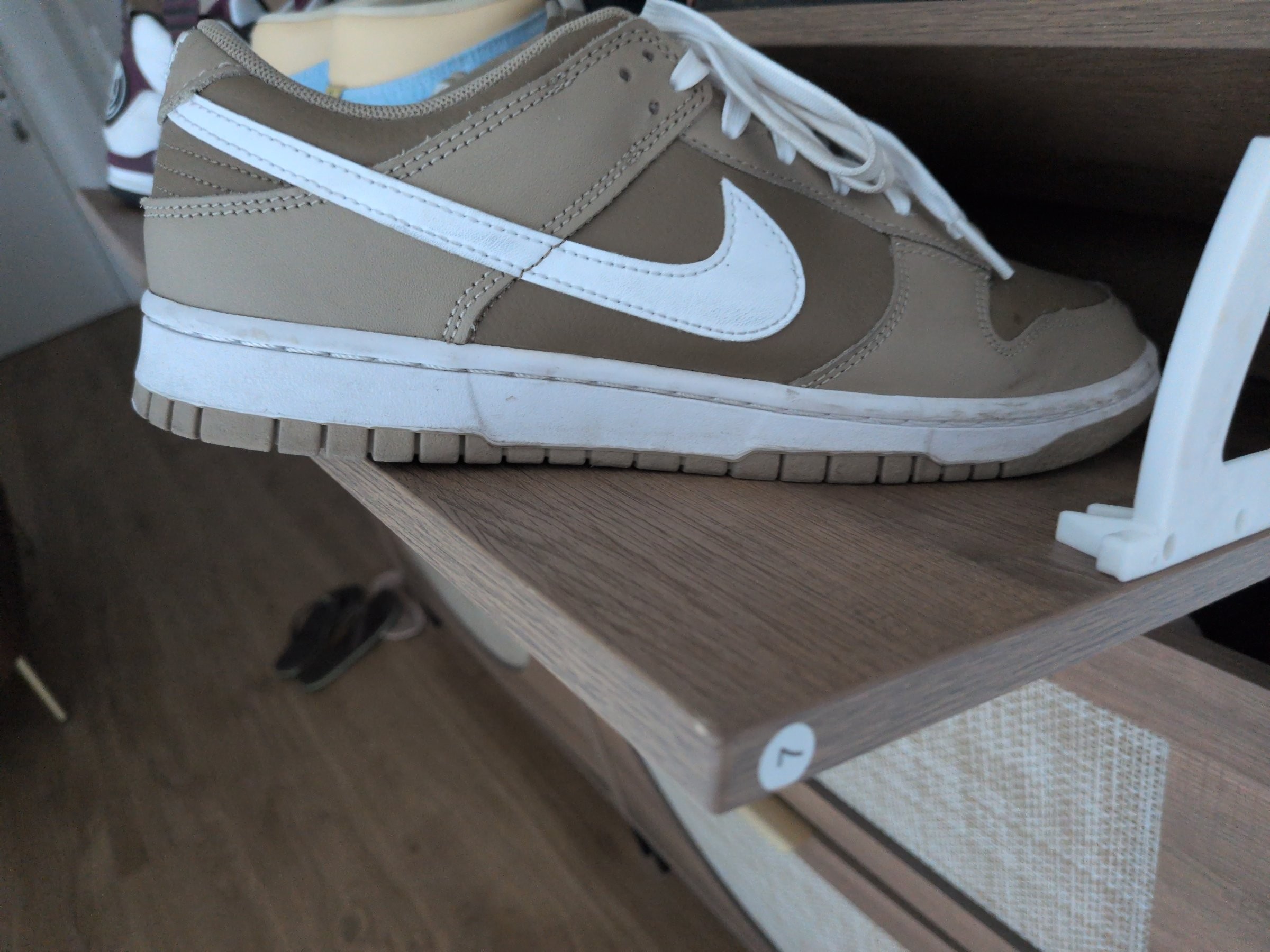 Photo de Nike Dunk Low Khaki/White