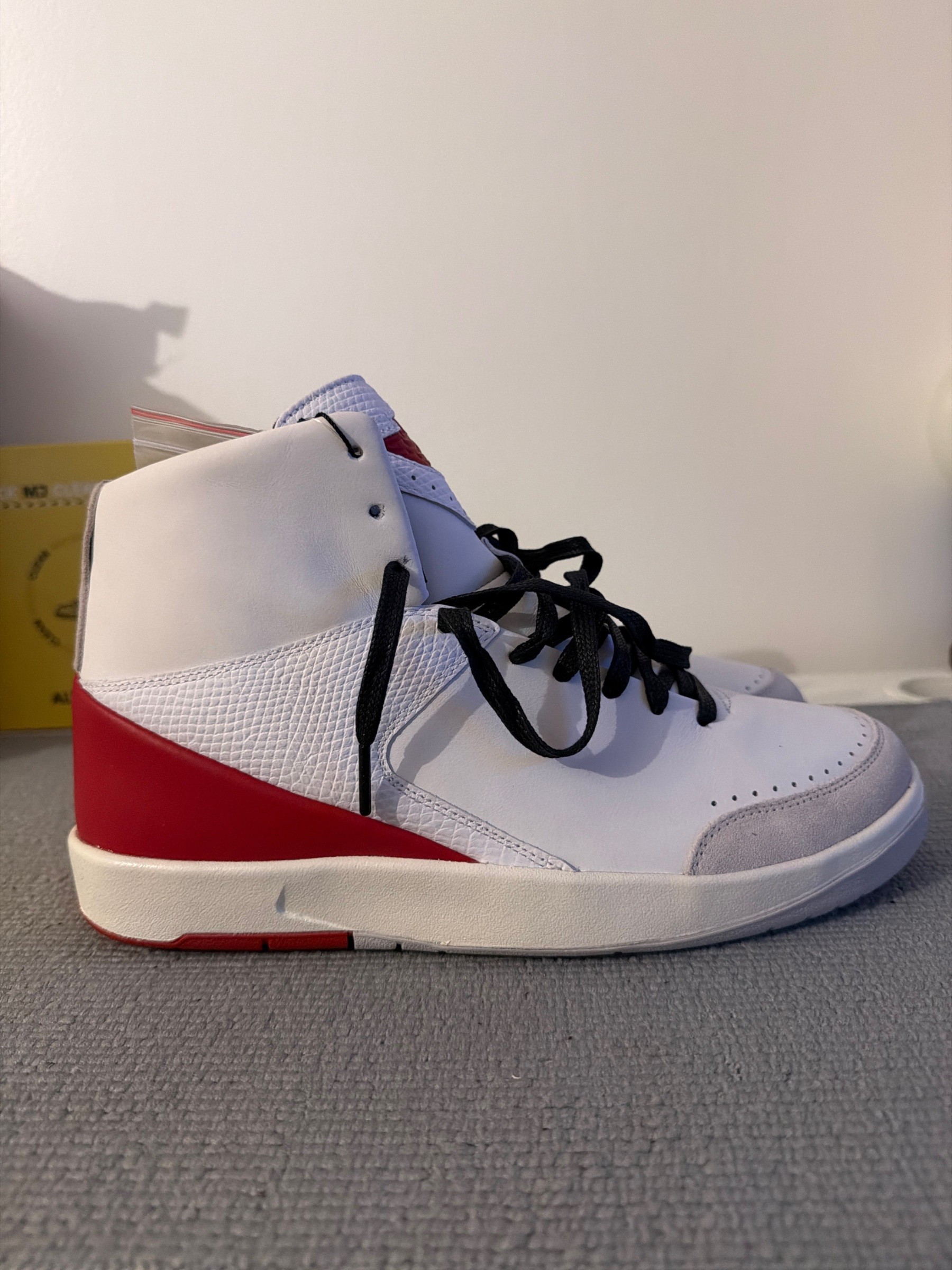 Photo de Jordan 2 Retro SE Nina Chanel Abney White/Gym Red-Gym Red-Sail-Black